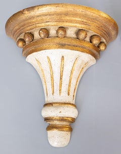 Paire de consoles et d'étagères en bois doré blanc et vieilli d'Italie C.1950