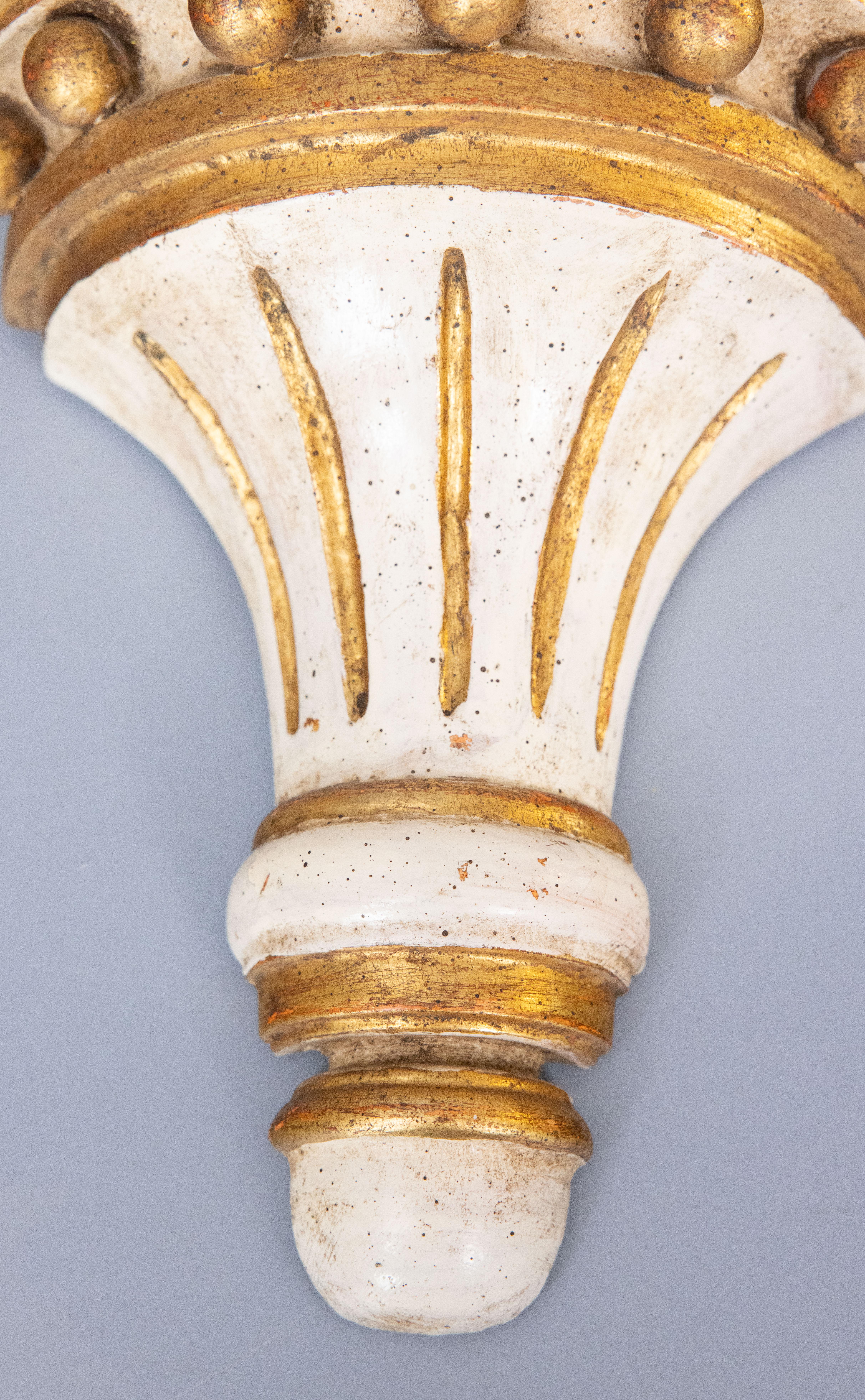 Neoclassical Pair of Italian Distressed White Gold Giltwood Brackets Corbels Shelves c. 1950 For Sale