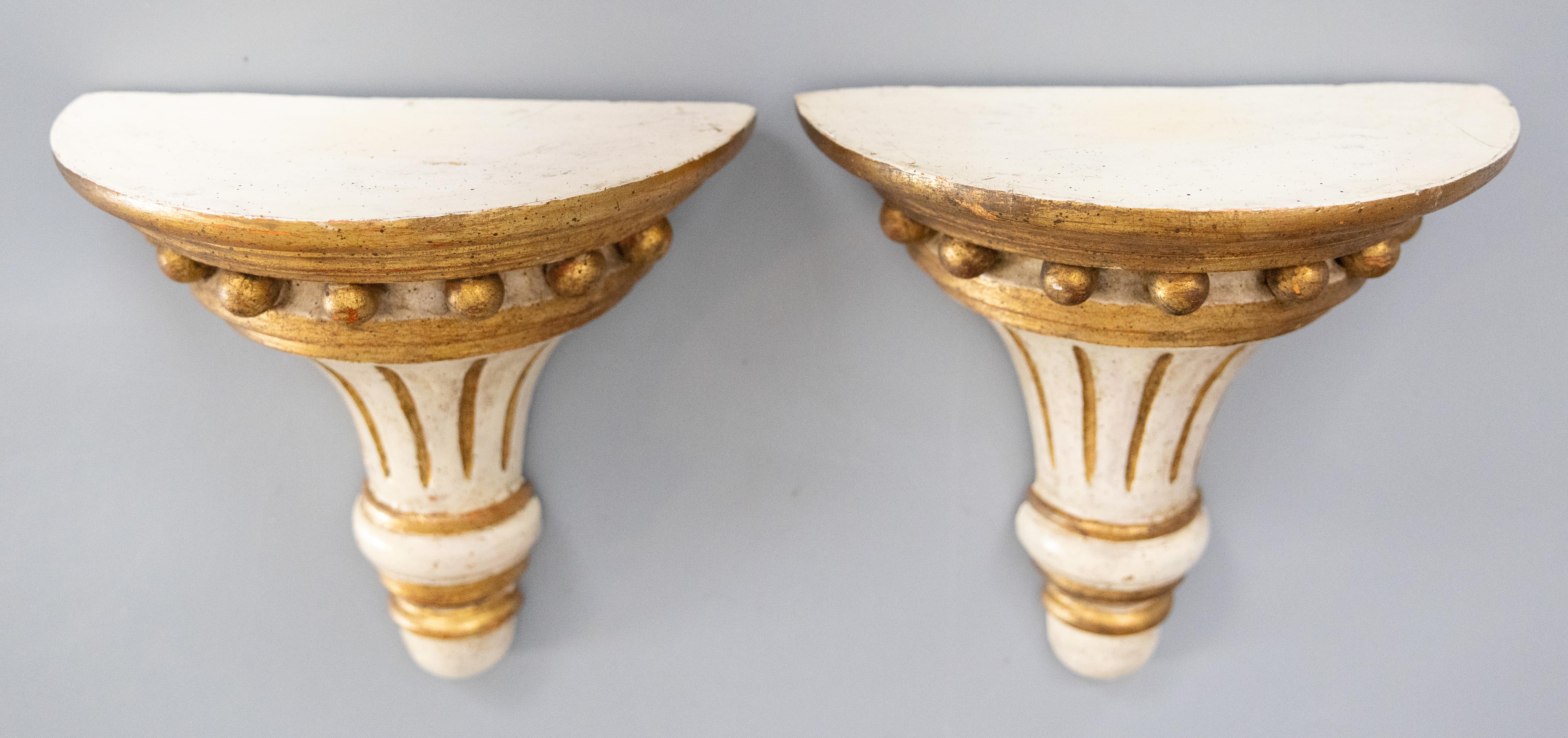 20th Century Pair of Italian Distressed White Gold Giltwood Brackets Corbels Shelves c. 1950 For Sale