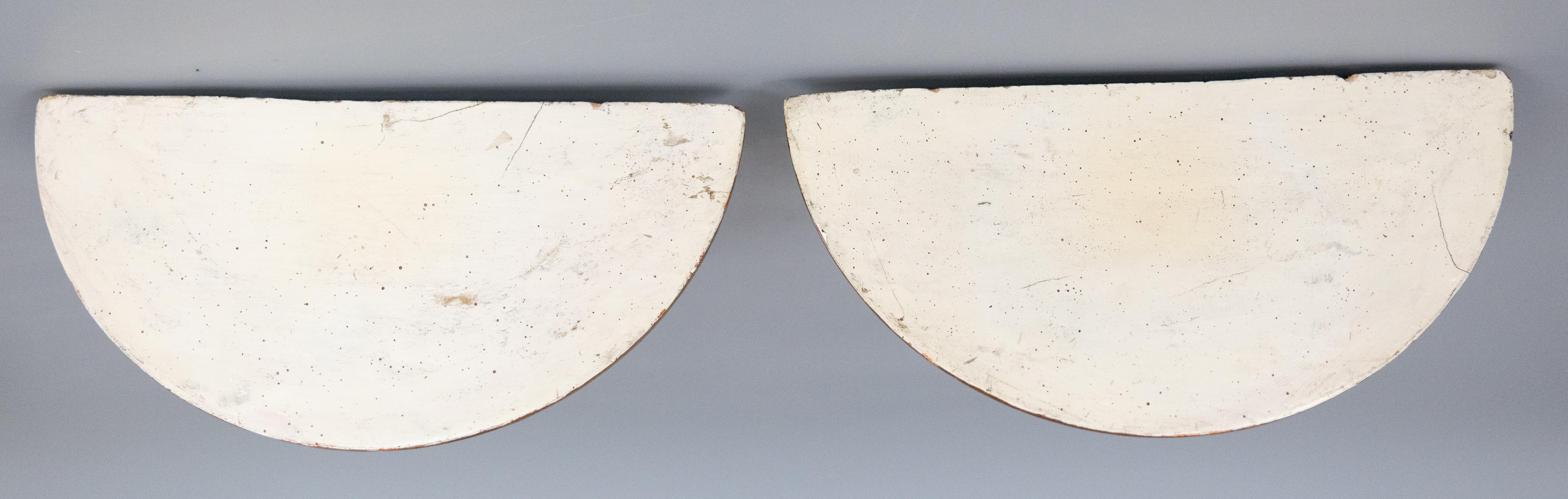 Pair of Italian Distressed White Gold Giltwood Brackets Corbels Shelves c. 1950 For Sale 1