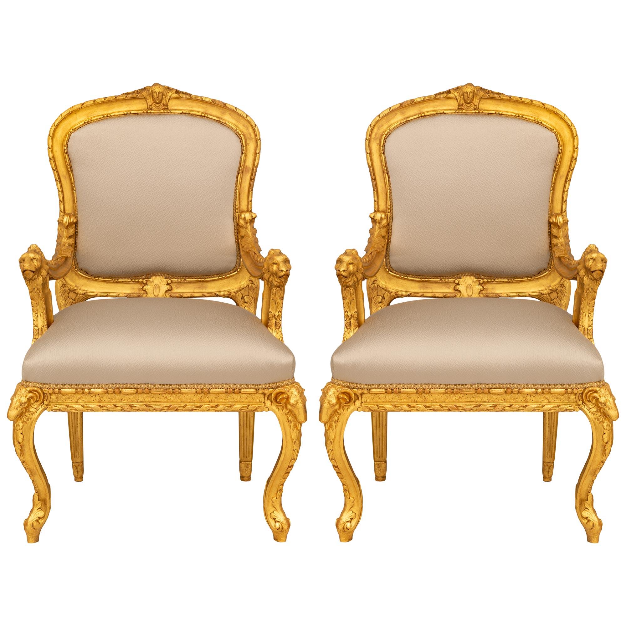 Pair Of Italian Early 18th Century Baroque Period Giltwood Armchairs For Sale 7