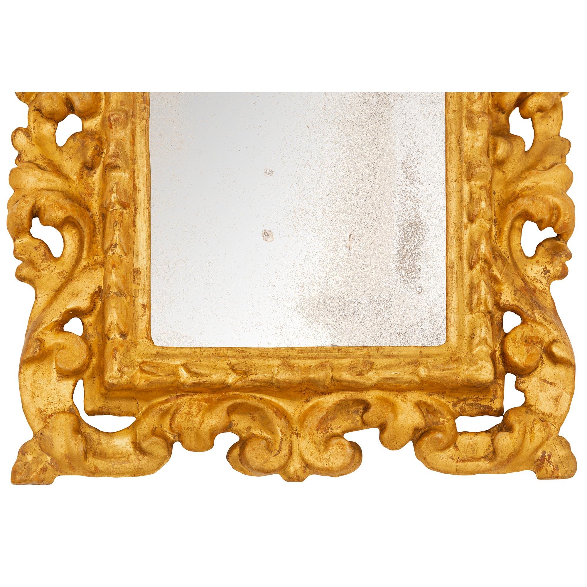 Pair of Italian Early 18th Century Baroque Period Giltwood Mirrors For Sale 4