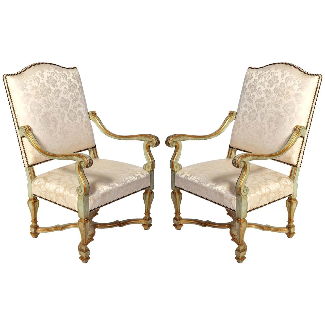 Paire de fauteuils italiens peints du début du XVIIIe siècle en vente