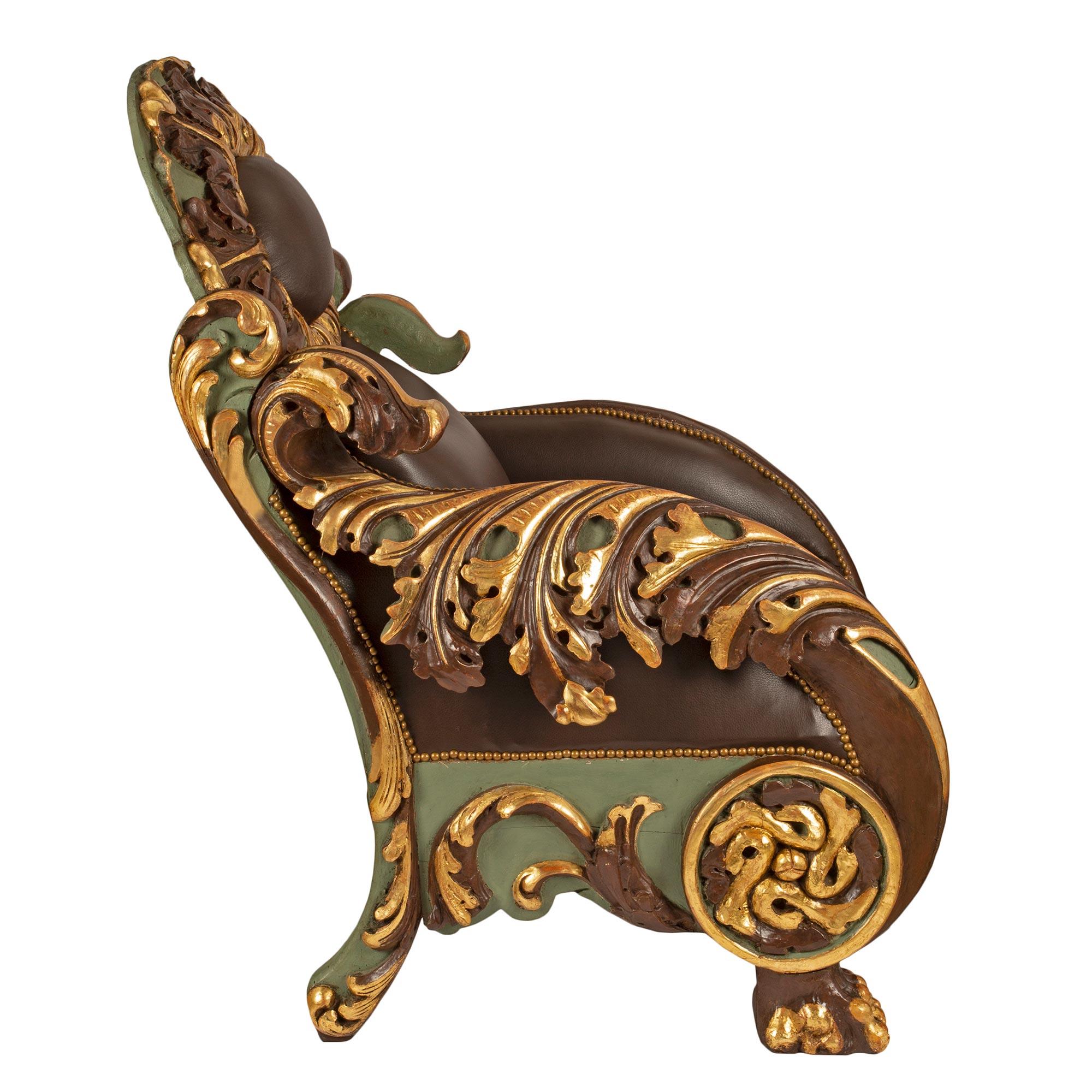 Pareja de sillones barrocos italianos de principios del siglo XIX, policromados y de madera dorada Barroco en venta