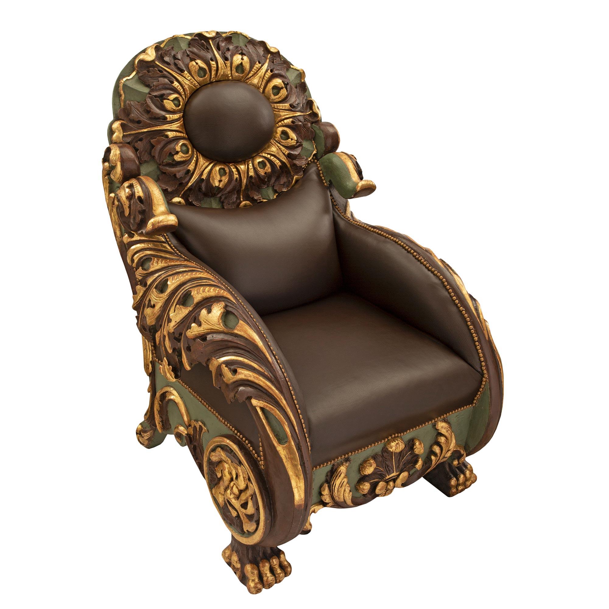 Pareja de sillones barrocos italianos de principios del siglo XIX, policromados y de madera dorada Cuero en venta