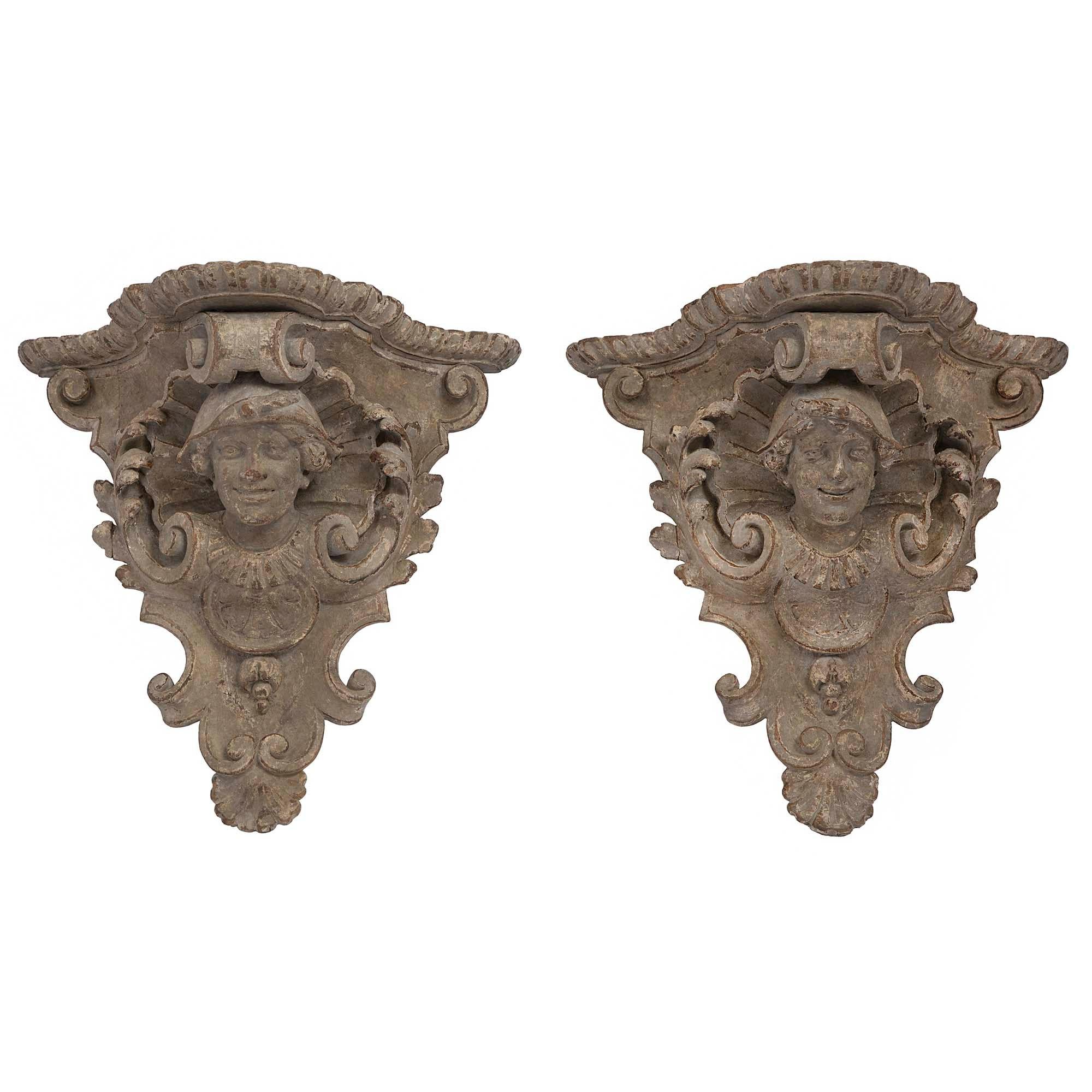 Pair of Italian Early 19th Century Carved and Patinated Venetian Wall Brackets In Good Condition For Sale In West Palm Beach, FL