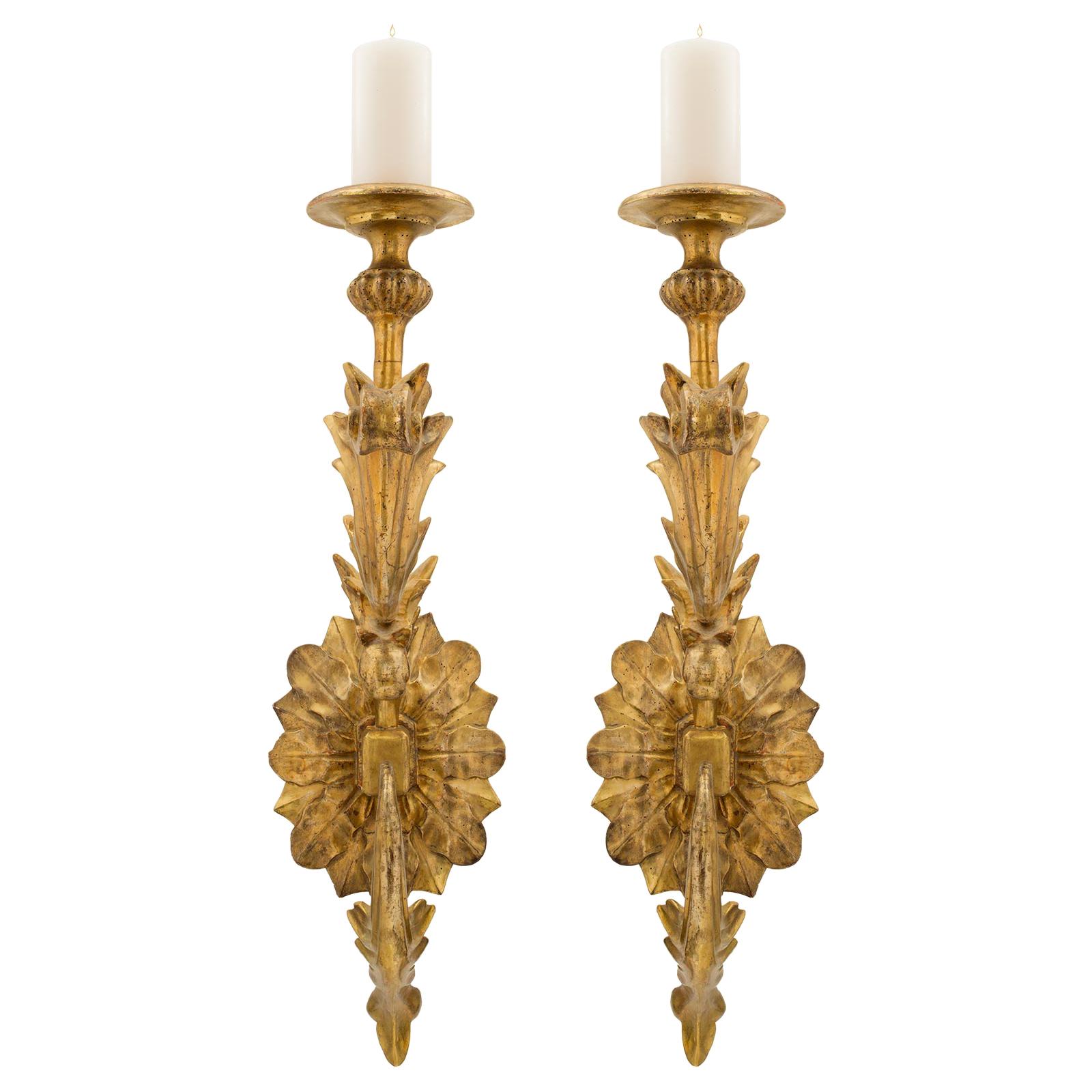 Pair of Italian Early 19th Century Giltwood Bras De Lumière Sconces For Sale