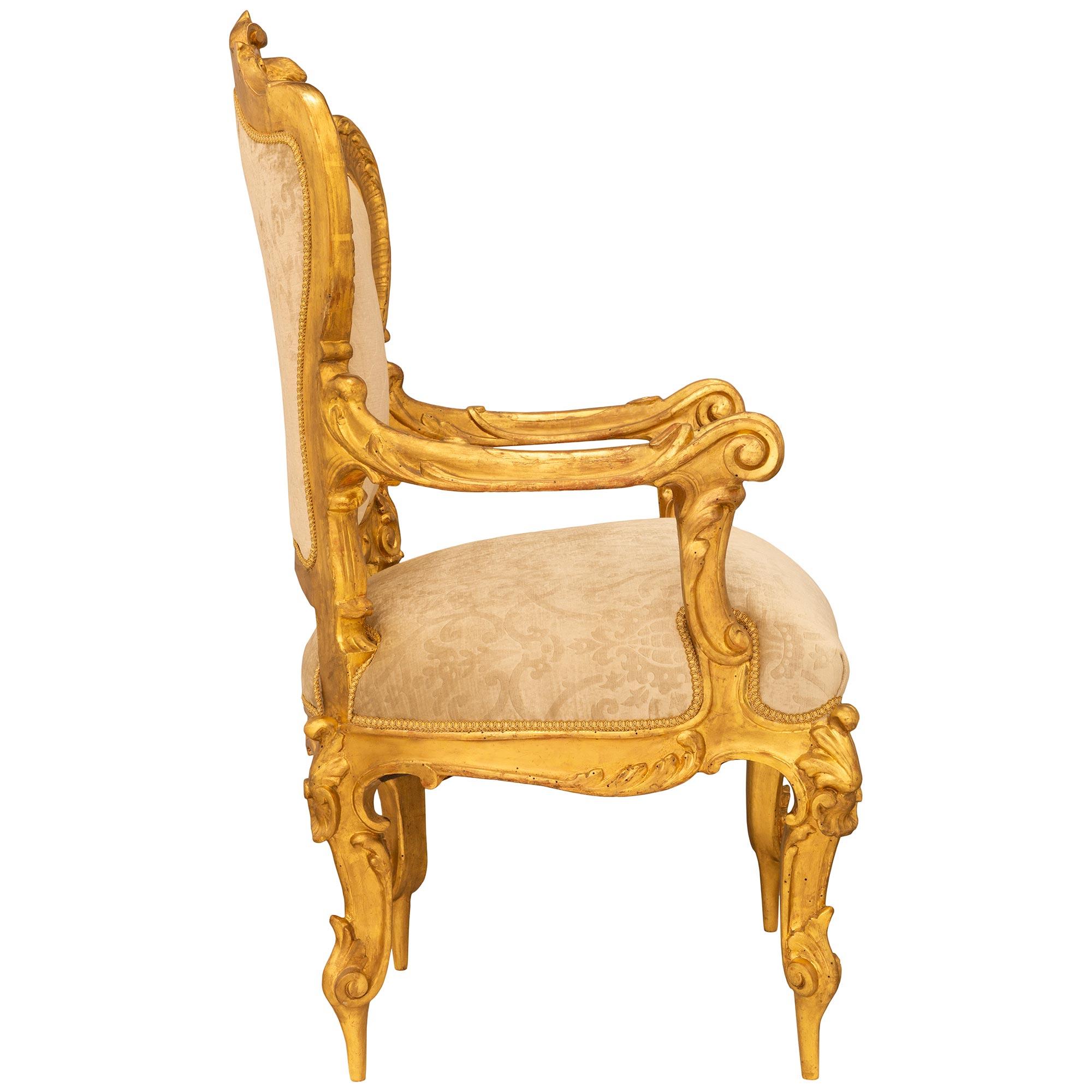Paar italienische Sessel aus Giltwood im Stil Louis XV des frühen 19. (Italienisch) im Angebot