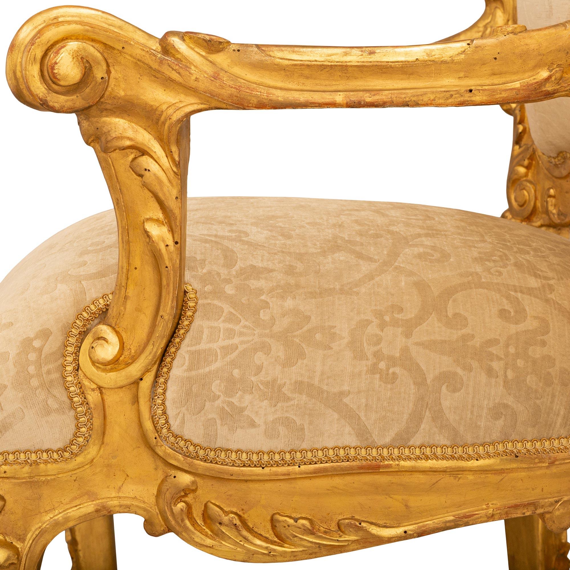 Paar italienische Sessel aus Giltwood im Stil Louis XV des frühen 19. (19. Jahrhundert) im Angebot