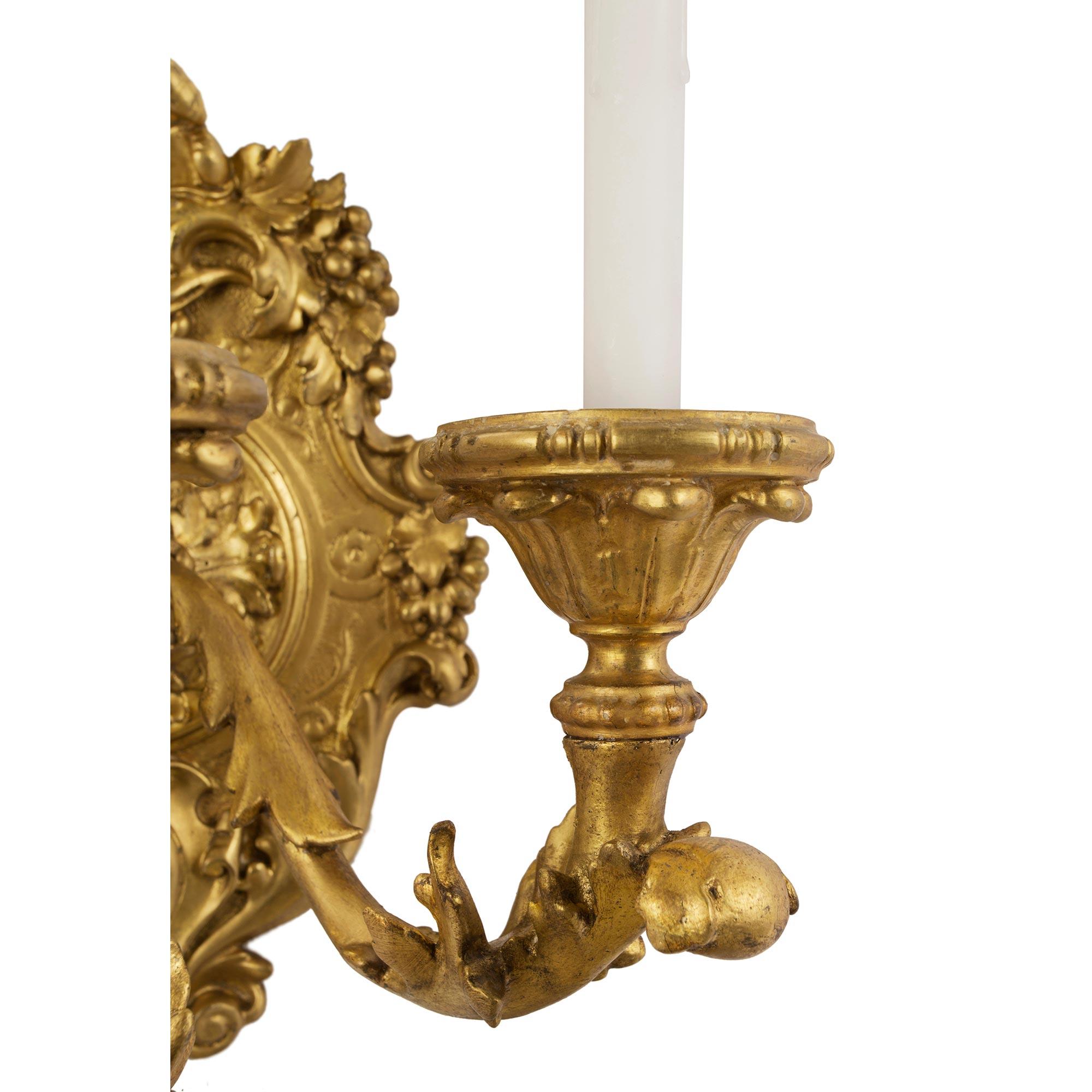 Pair of Italian Early 19th Century Louis XV Style Three-Arm Giltwood Sconces For Sale 1