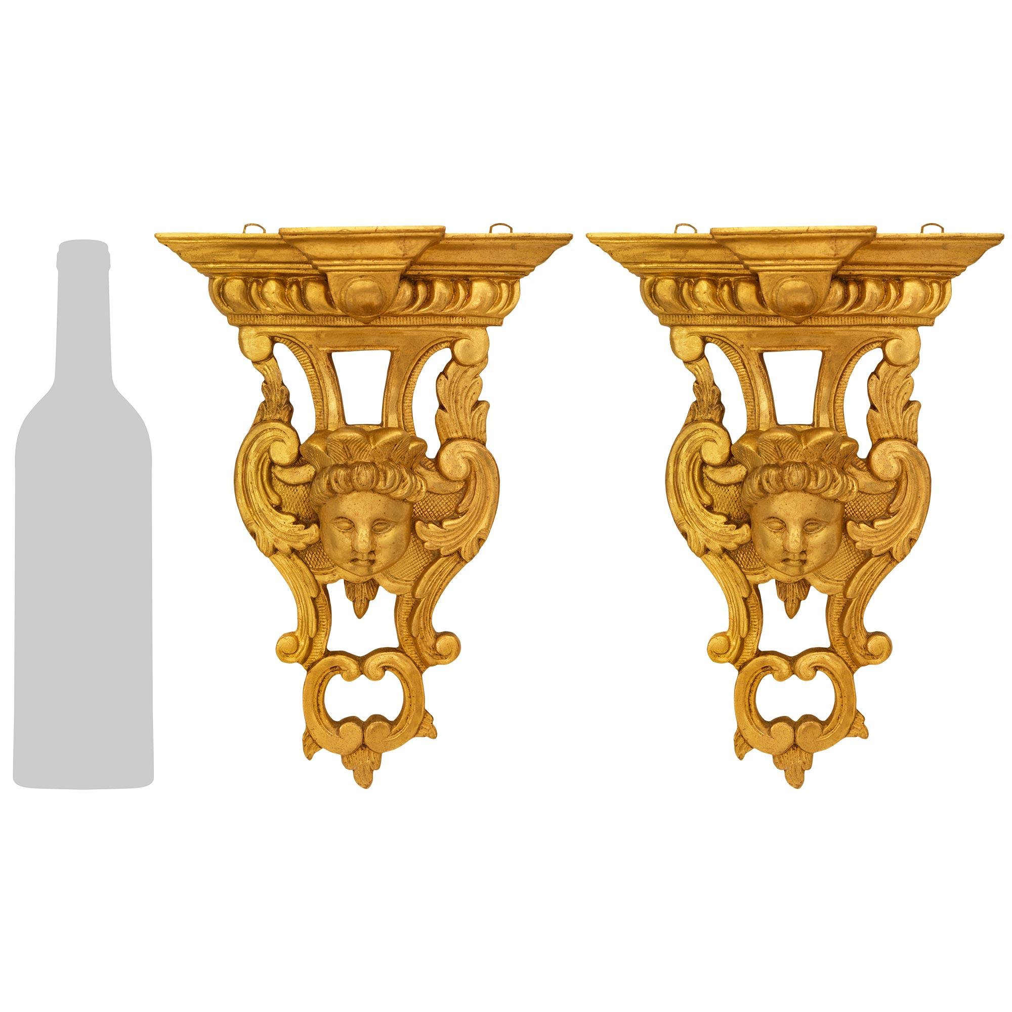 pair of Italian early 19th century Louis XVI st. Giltwood wall brackets In Good Condition For Sale In West Palm Beach, FL