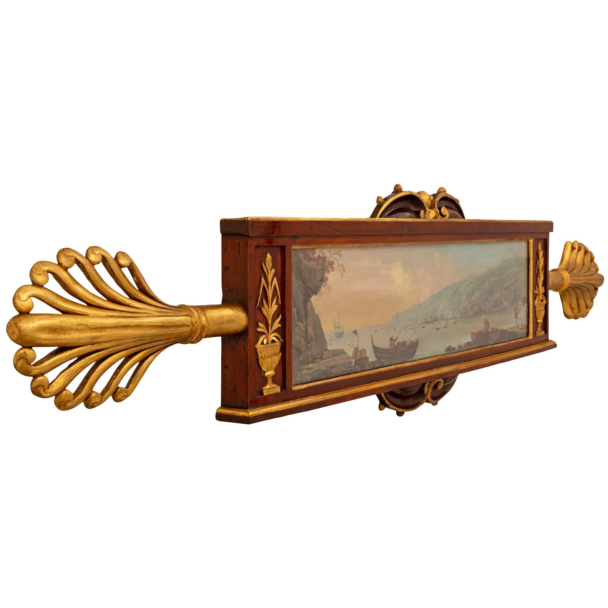 Une paire unique et très décorative de gouaches italiennes néoclassiques napolitaines du début du 19e siècle dans des cadres en noyer et en bois doré. Chaque gouache colorée représente un paysage de pêche avec divers personnages masculins et