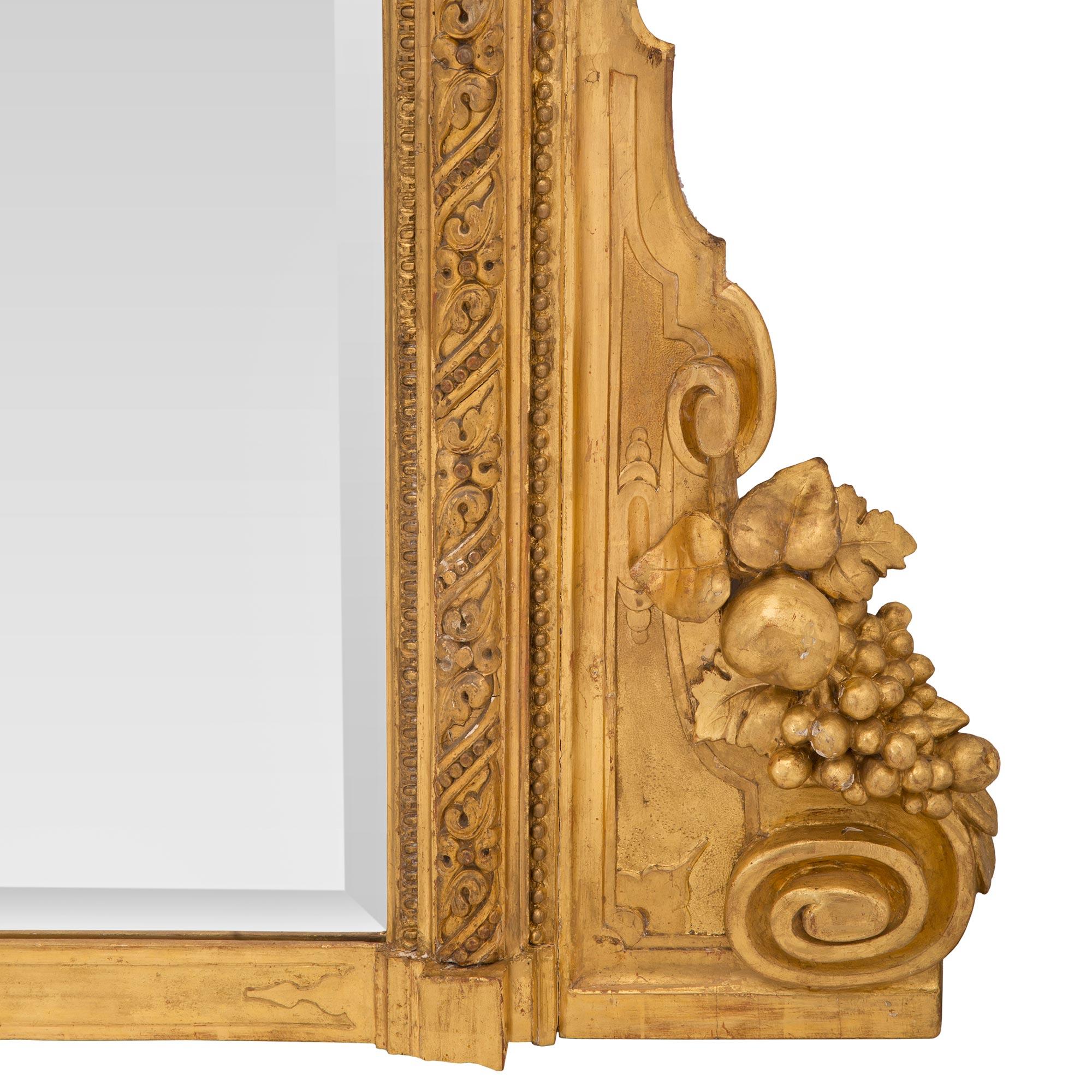 Pair of Italian Early 19th Century St. Giltwood Mirrors from the Lombardi Region For Sale 5
