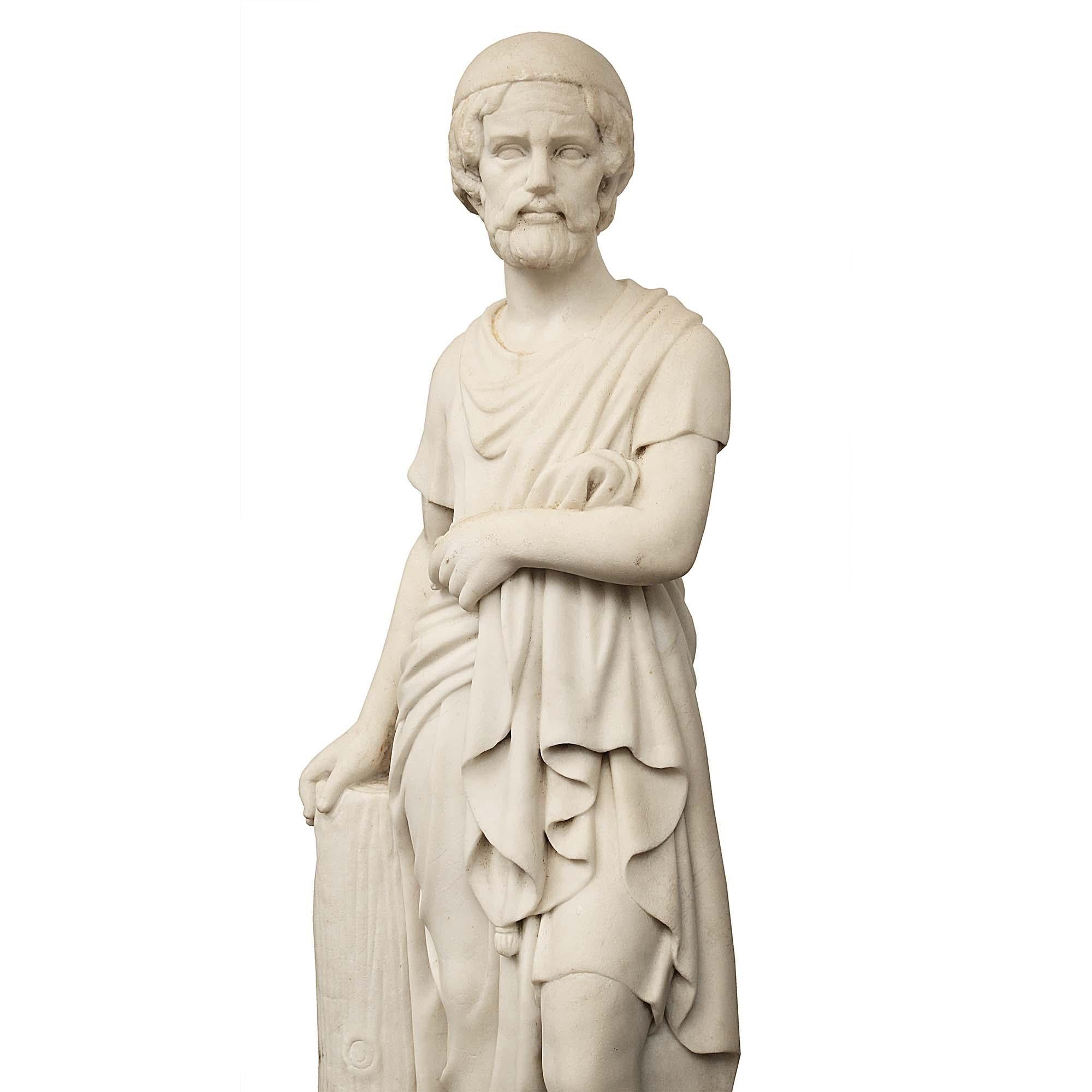 Italiano Coppia di statue italiane in marmo bianco di Carrara dell'inizio del XIX secolo in vendita