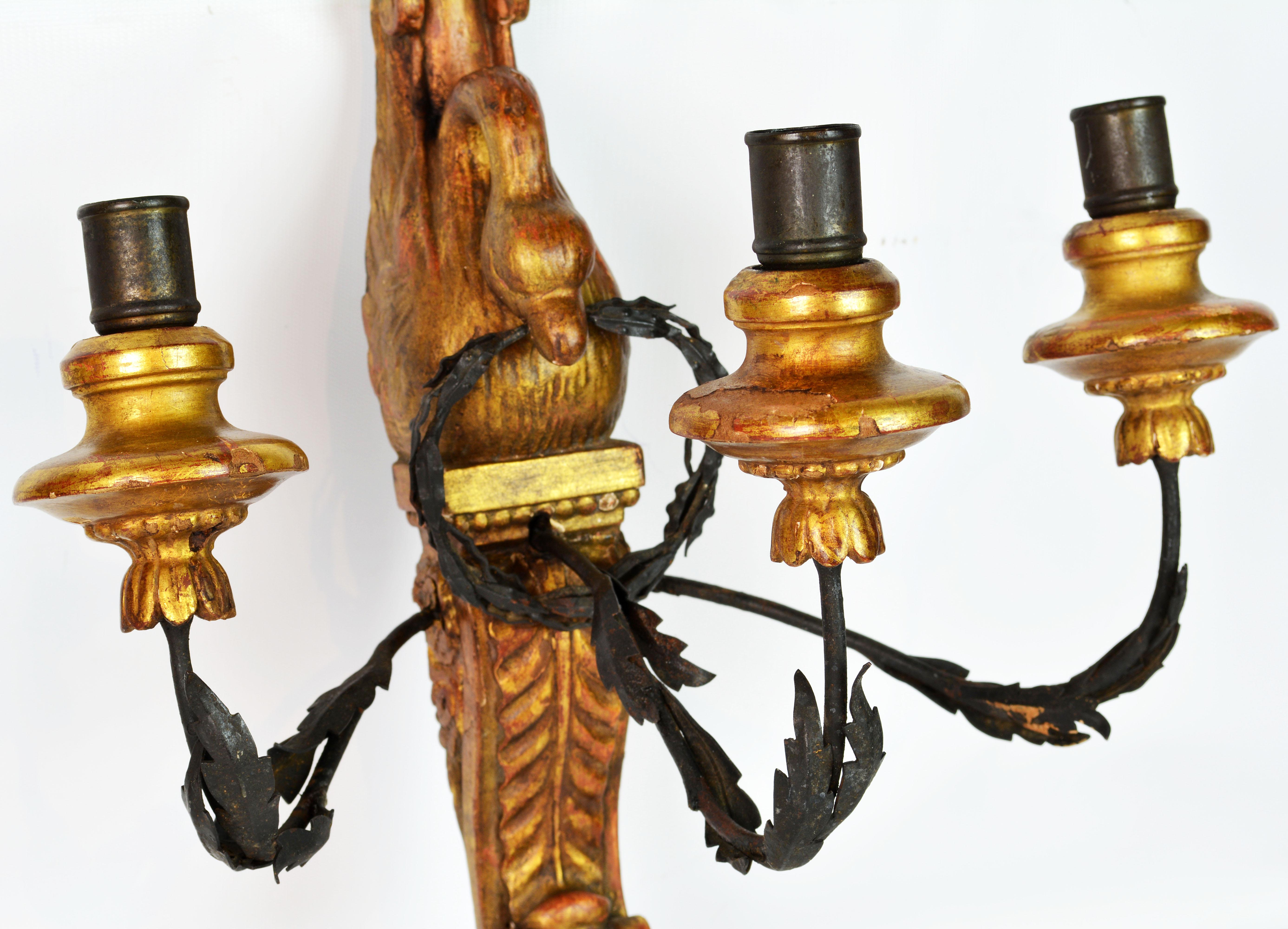 Pair of Early 20th Century Empire Style Carved Gilt and Paint Wall Sconces (Italienisch)