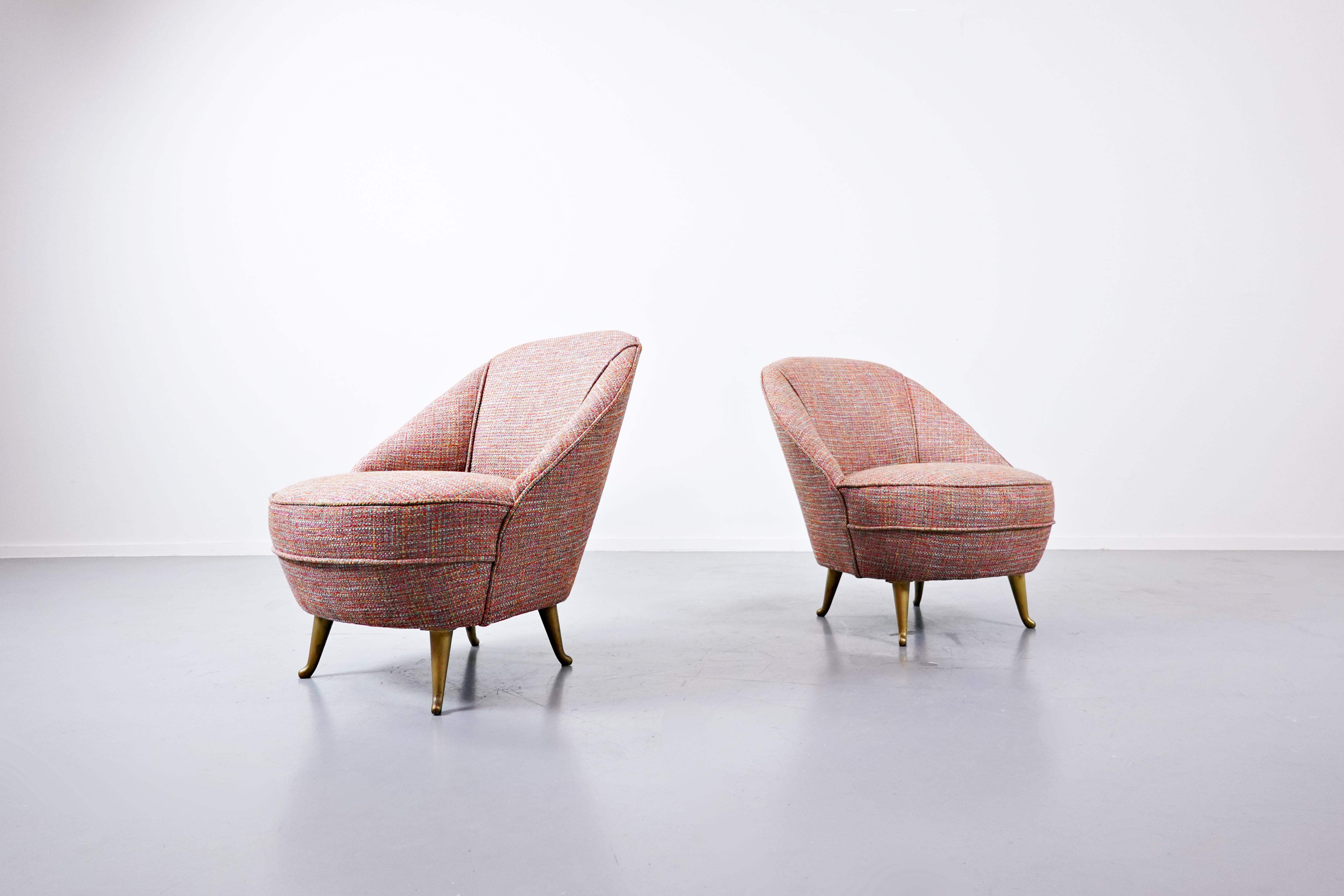 Pair of Italian Mid-Century Modern Easy Chairs, 1950s, New Upholstery In Good Condition For Sale In Brussels, BE