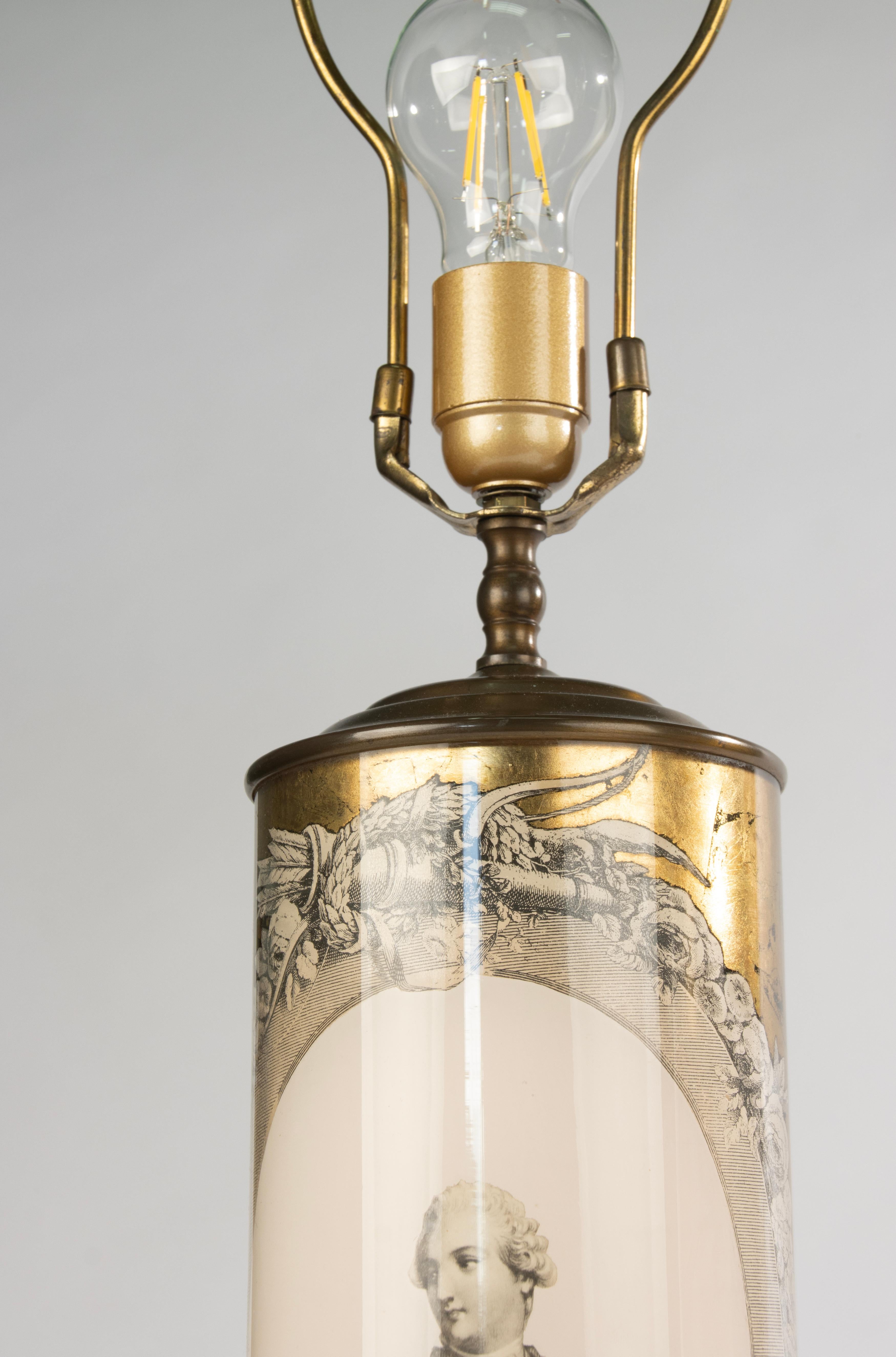 Coppia di lampade italiane in vetro Églomisé  - Basi in ottone - anni '70  - Grande in vendita 9