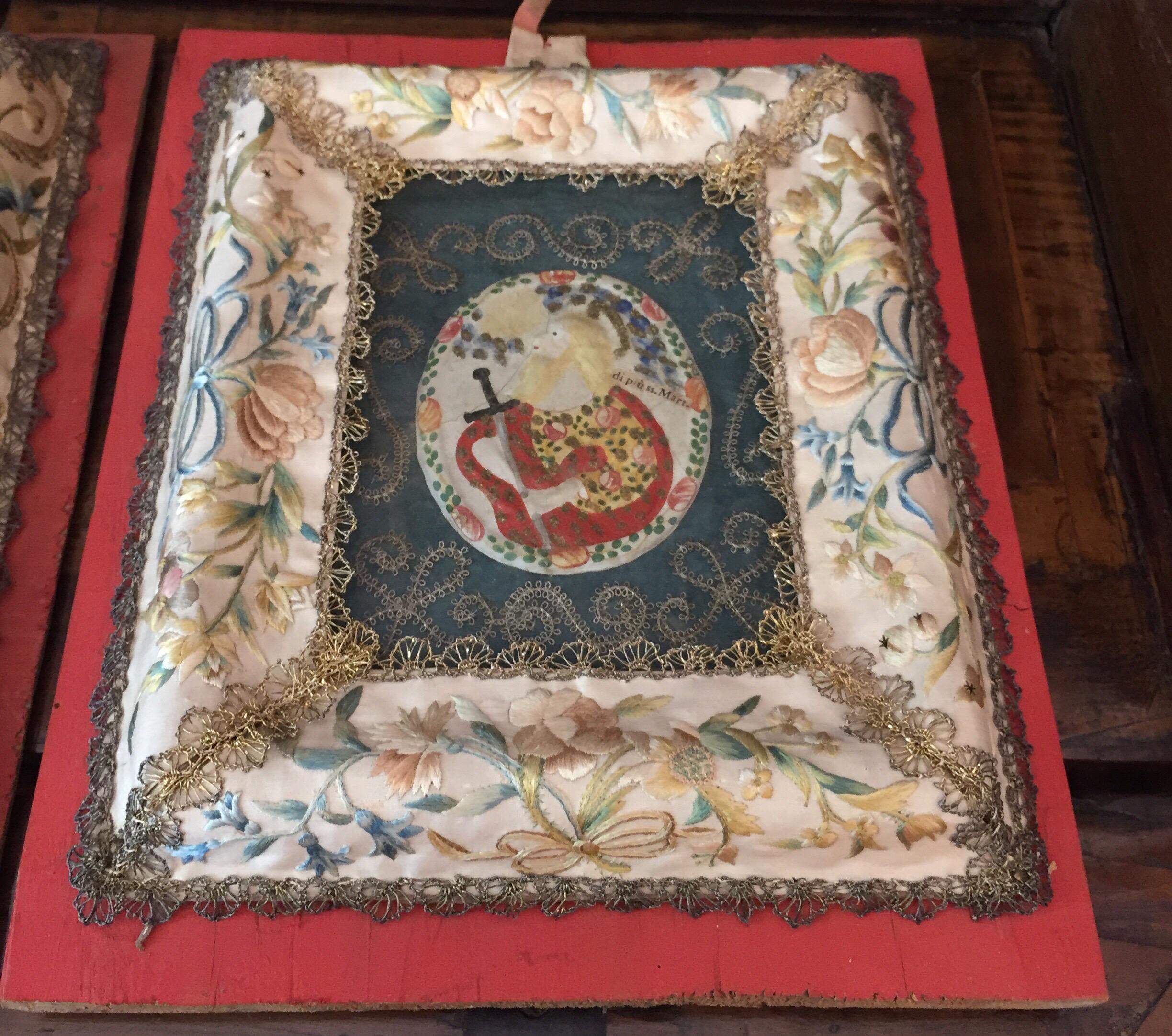 Set of Two 18th Century Italian Silk Frames with Embroidery and Saints Figures For Sale 7