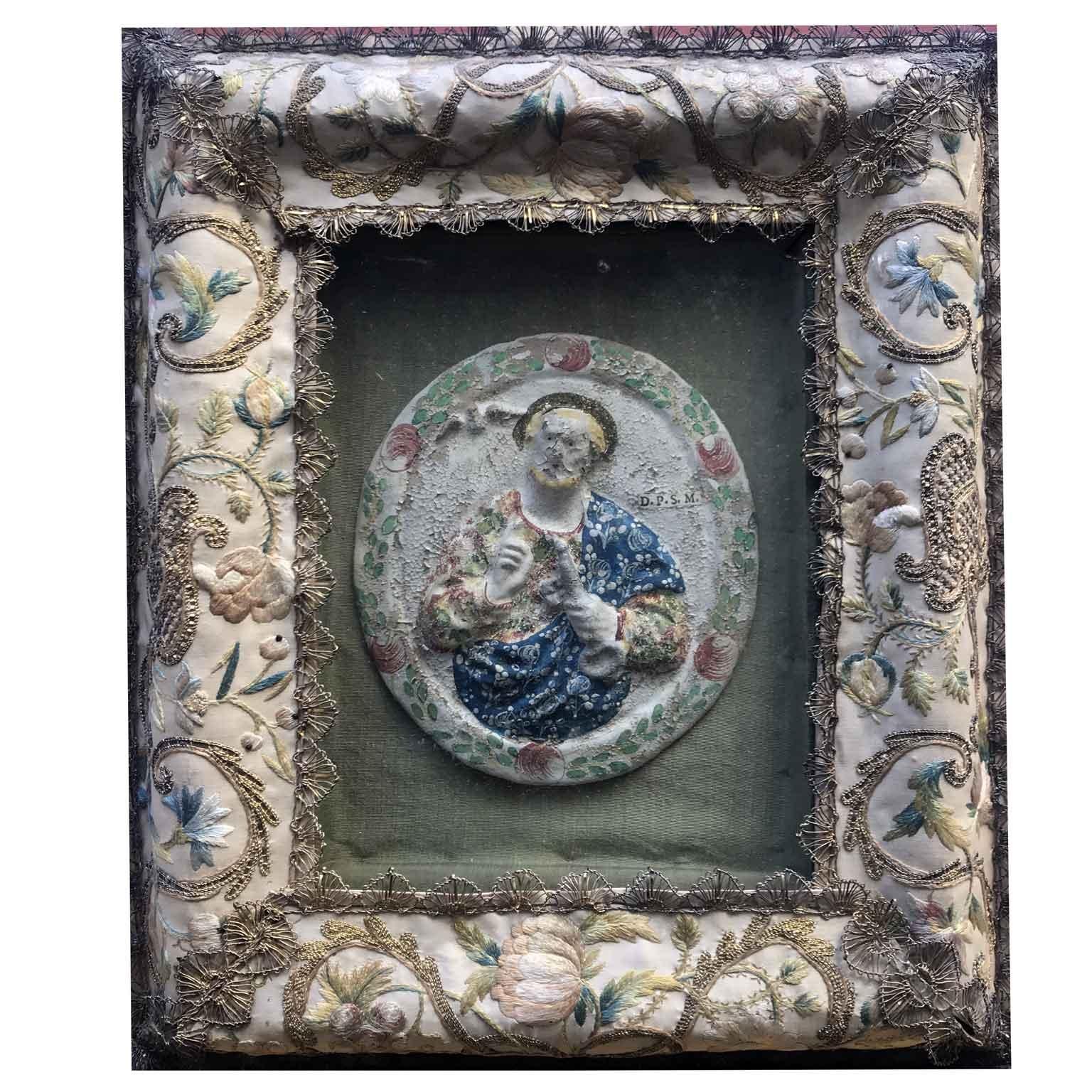 Set of Two 18th Century Italian Silk Frames with Embroidery and Saints Figures For Sale 4