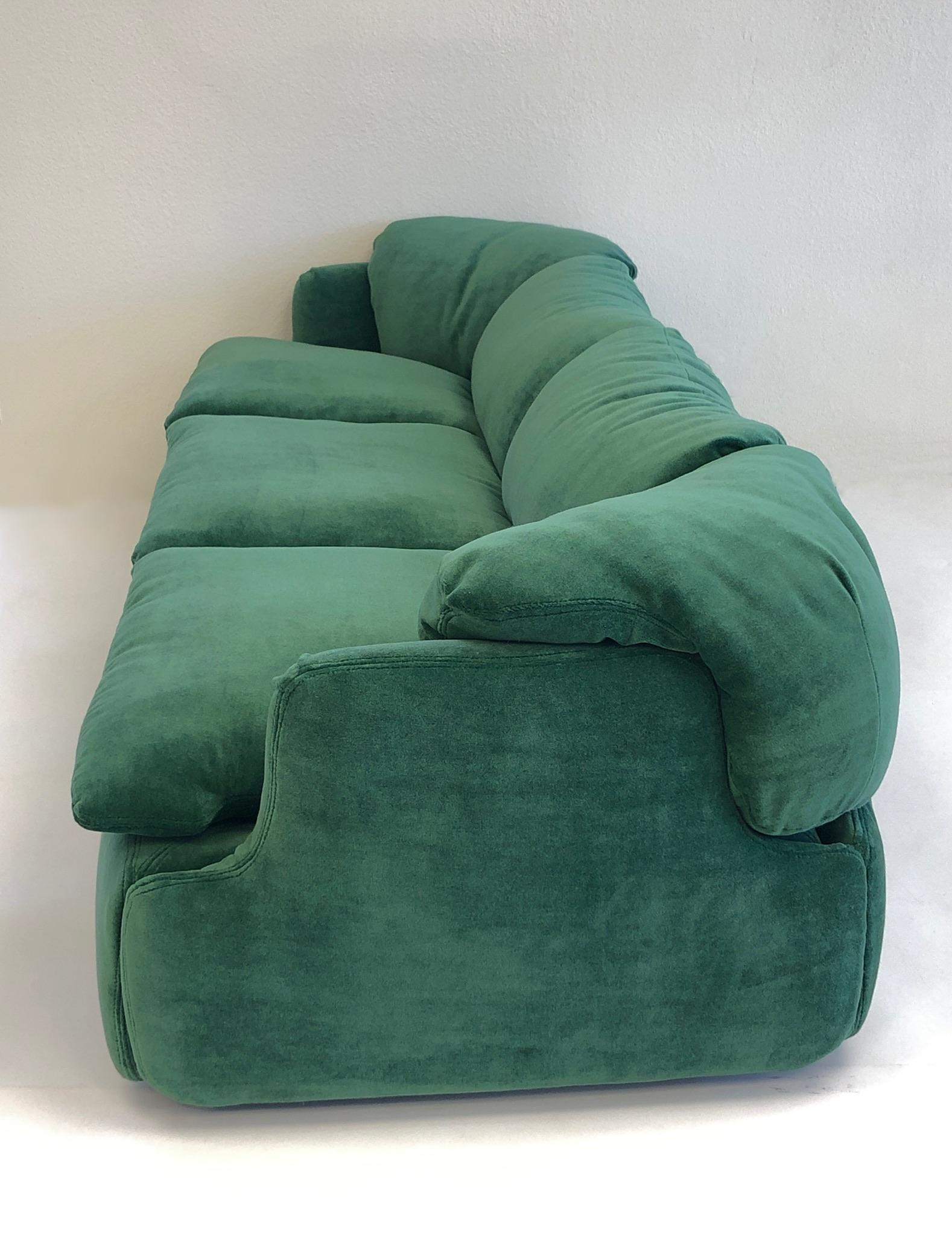 Modern Pair of Italian Emerald Green Mohair Sofas by Alberto Rosselli for Saporiti 