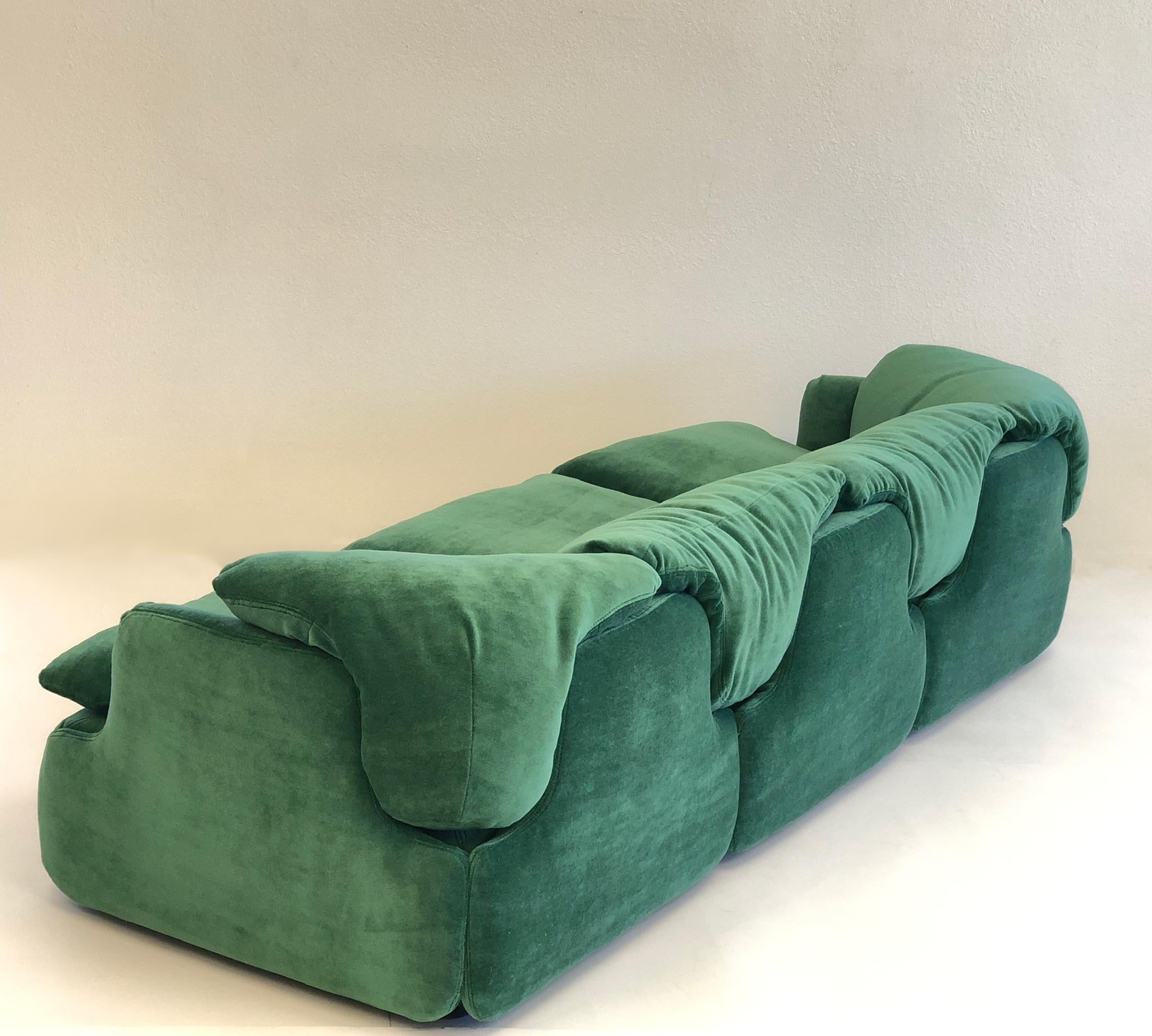 Pair of Italian Emerald Green Mohair Sofas by Alberto Rosselli for Saporiti  In Excellent Condition In Palm Springs, CA