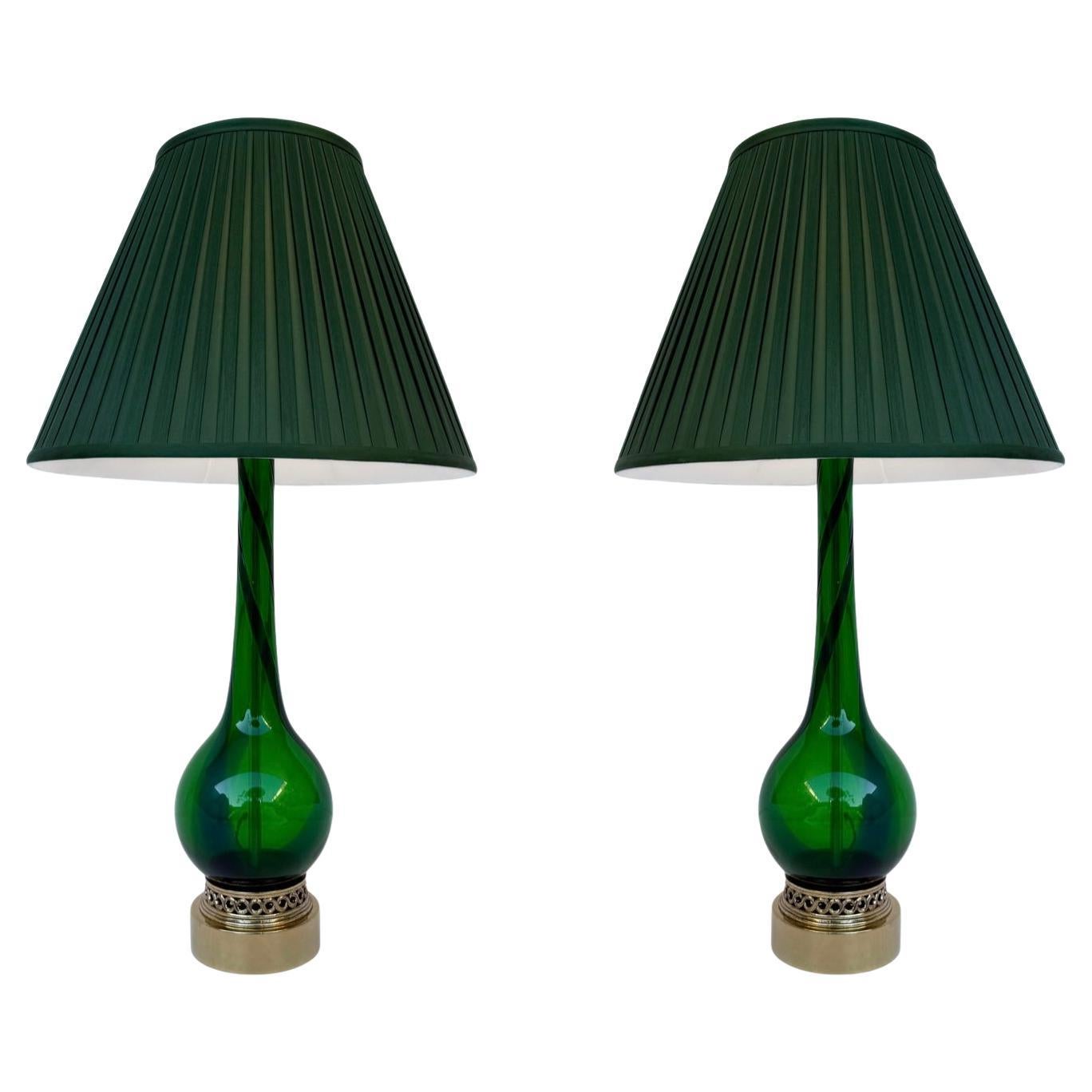 Coppia di lampade da tavolo italiane in vetro di Murano verde smeraldo e ottone