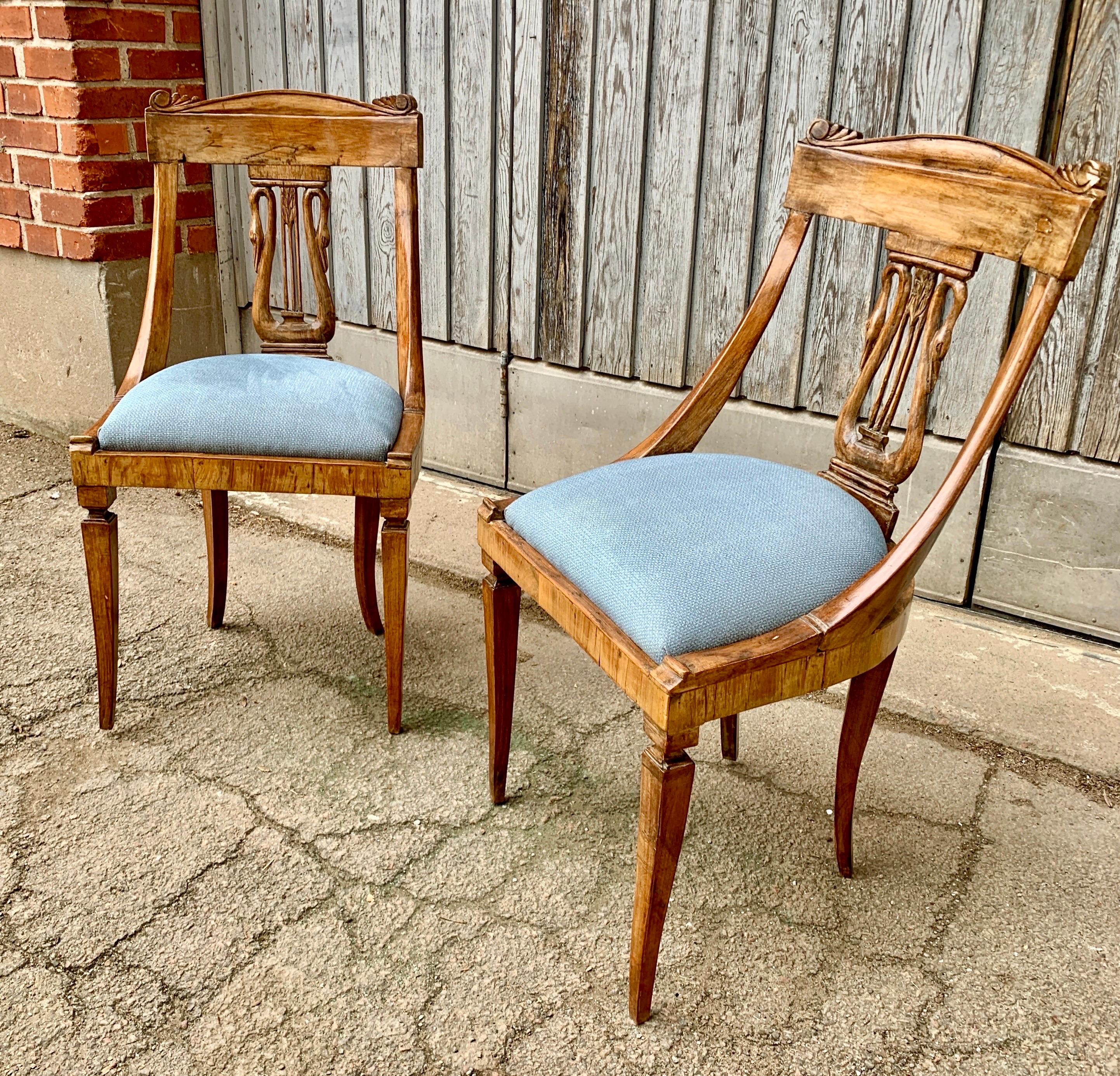 Walnut Pair of Italian Empire Dining Chairs From Early 19th Century For Sale