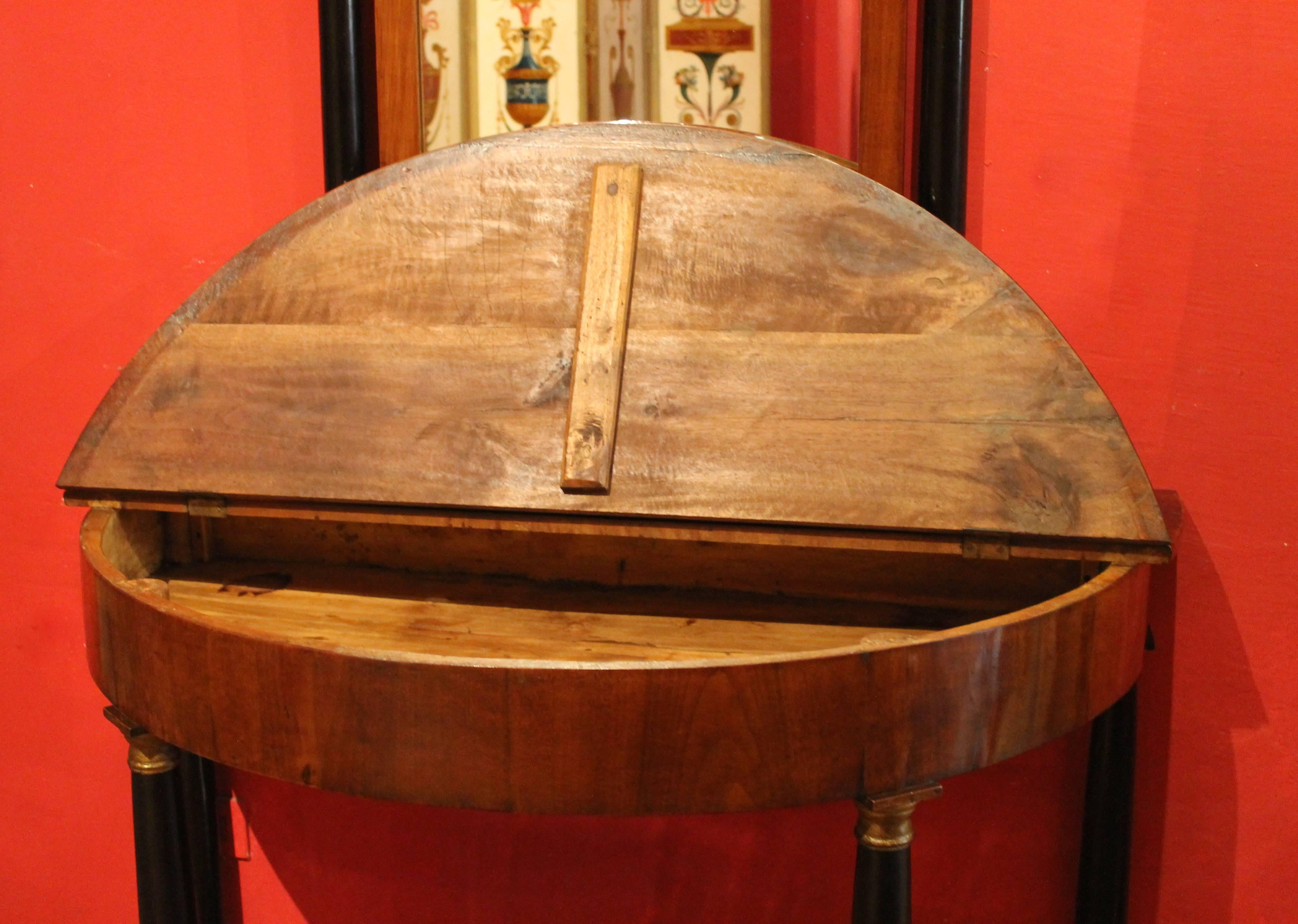 Pair of Italian Empire Period Walnut Demilune Console Table with Mirror In Good Condition In Firenze, IT