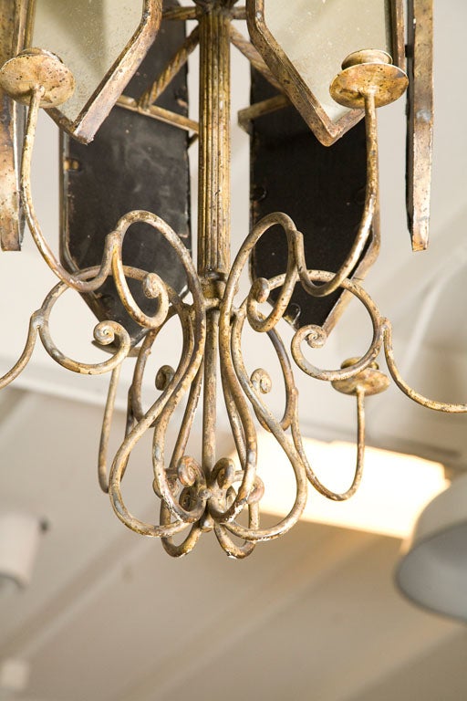 20ième siècle Paire de chandeliers italiens suspendus à panneaux de miroir gravés en vente
