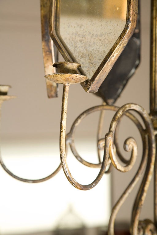 Paire de chandeliers italiens suspendus à panneaux de miroir gravés en vente 3