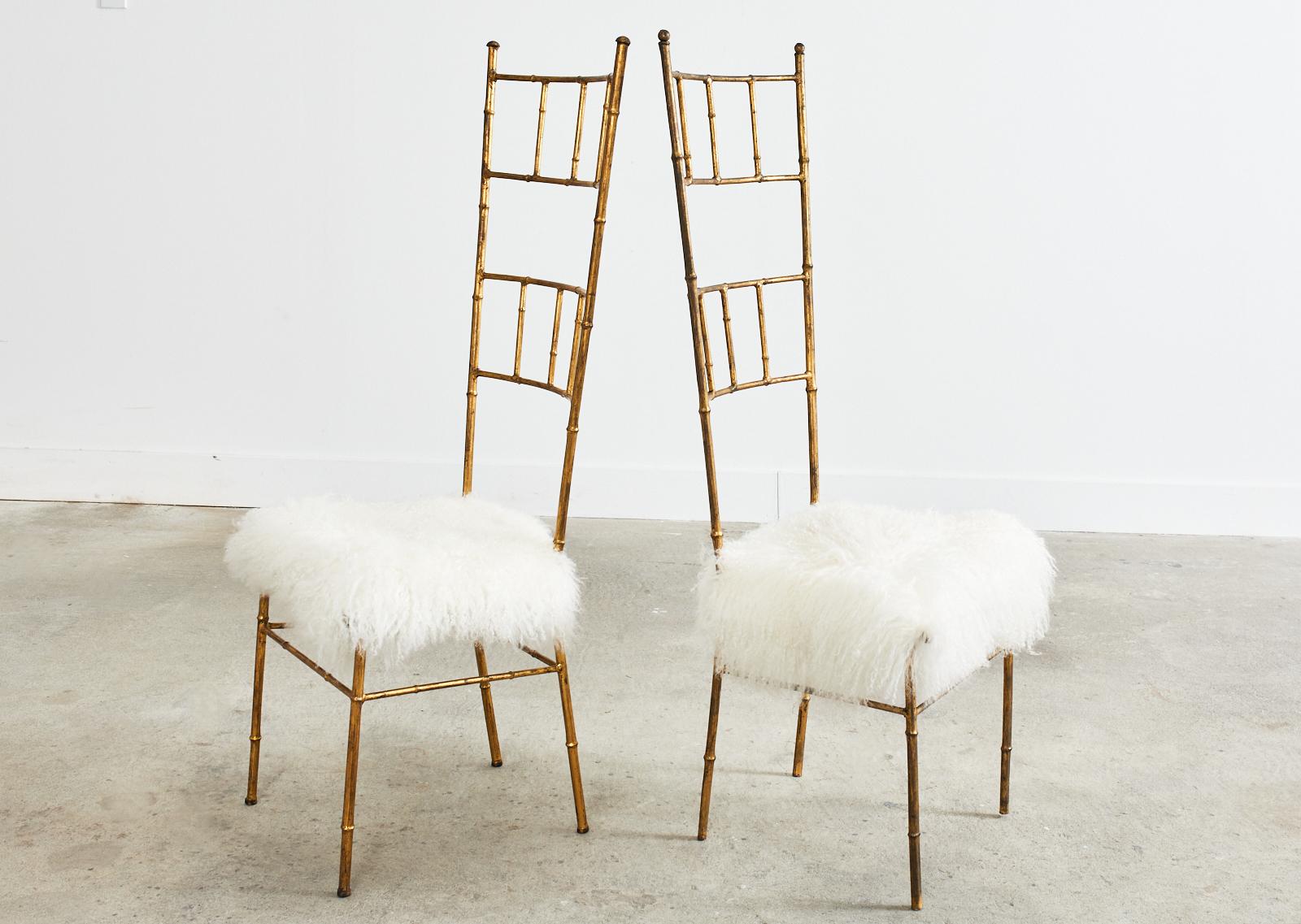 20ième siècle Paire de chaises italiennes de style Chiavari en faux bambou doré en vente