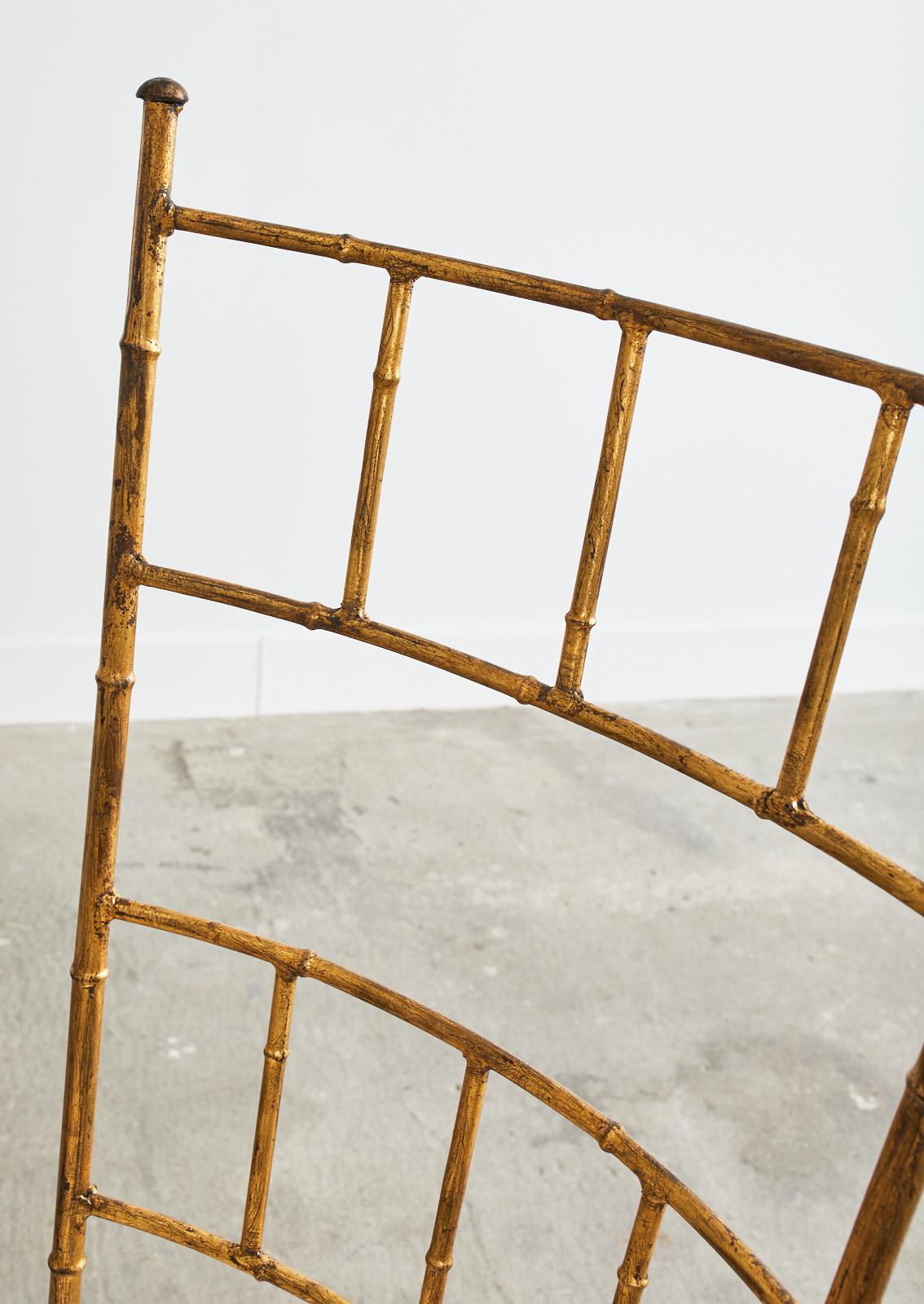 Métal Paire de chaises italiennes de style Chiavari en faux bambou doré en vente