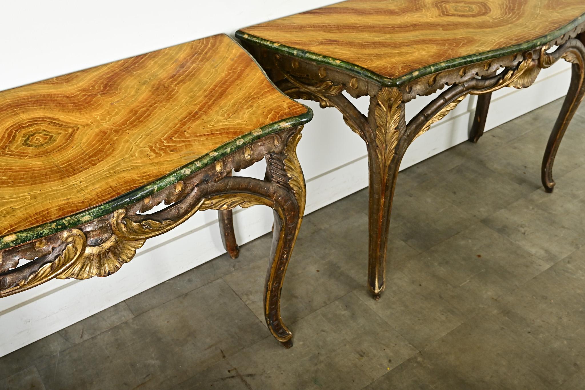 Paar italienische Konsolen aus Kunstmarmor im Angebot 3