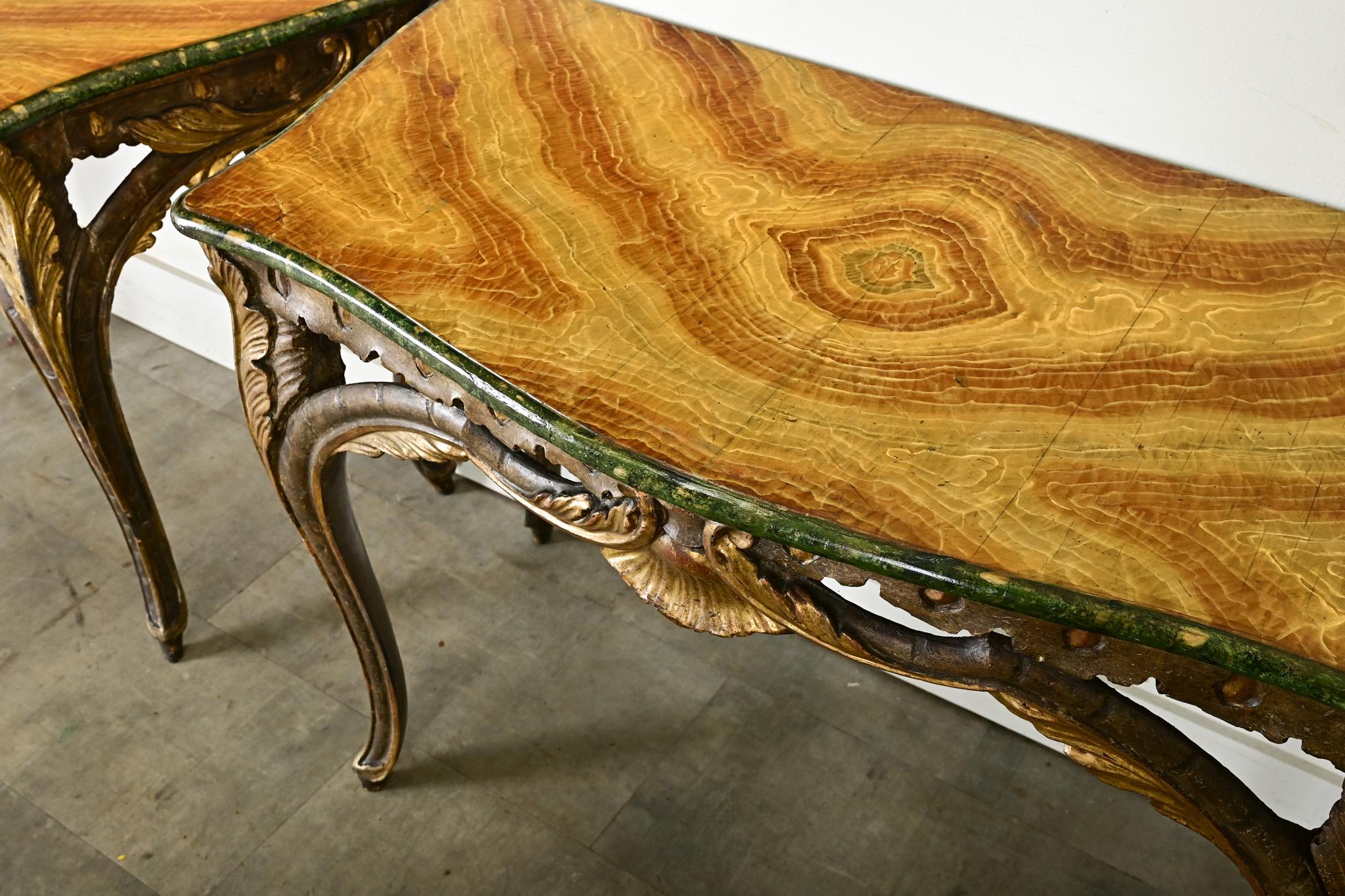 Paar italienische Konsolen aus Kunstmarmor im Angebot 1