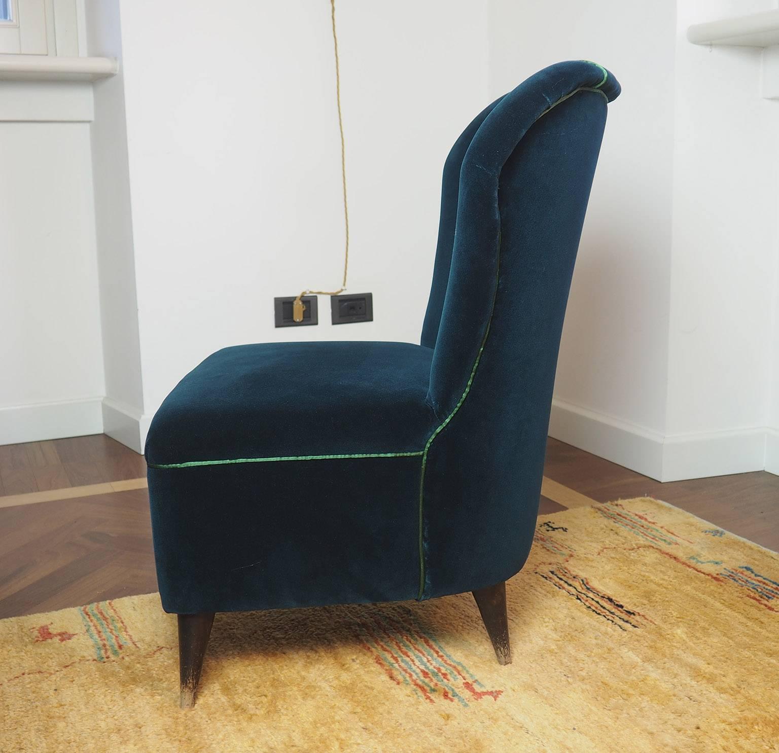 Pair of Italian Armchairs in Green Velvet by ISA Bergamo, 1950s In Excellent Condition For Sale In Milano, IT