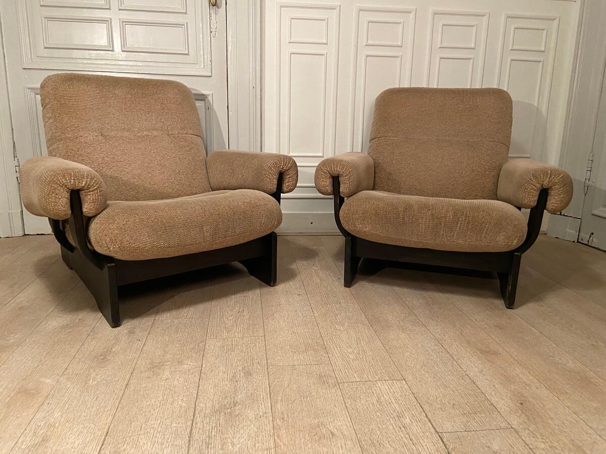 2 vintage Armchairs, in Fabric & wood, italy 1970s, in good condition