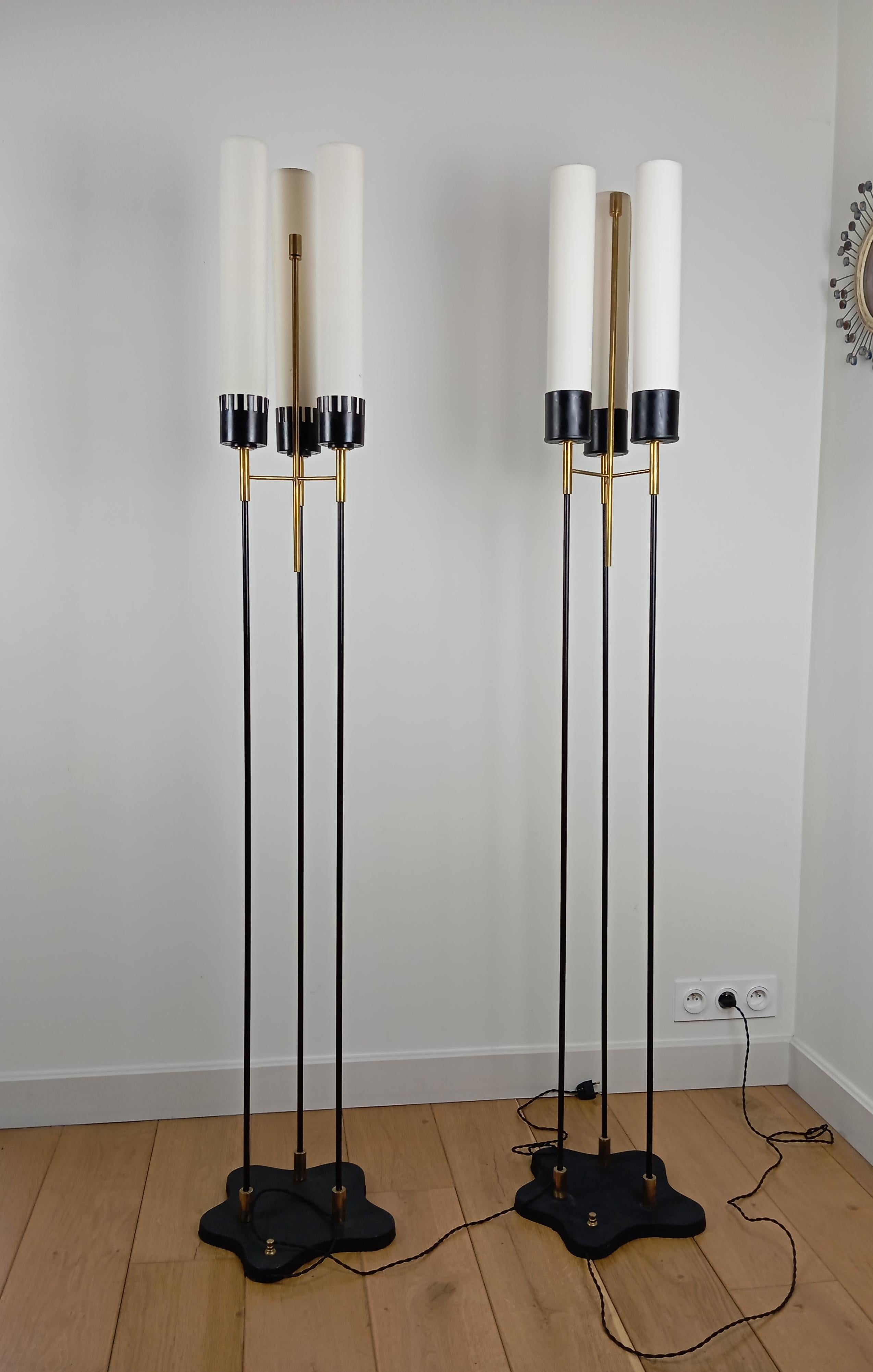 Pair of metal and brass floor lamps.
Free-form black cast-iron base with 3 black lacquered metal and brass arms.
The only difference is the lampshade supports, but everything else is identical.
Italian work by Stilnovo circa 1955- 60
Perfect