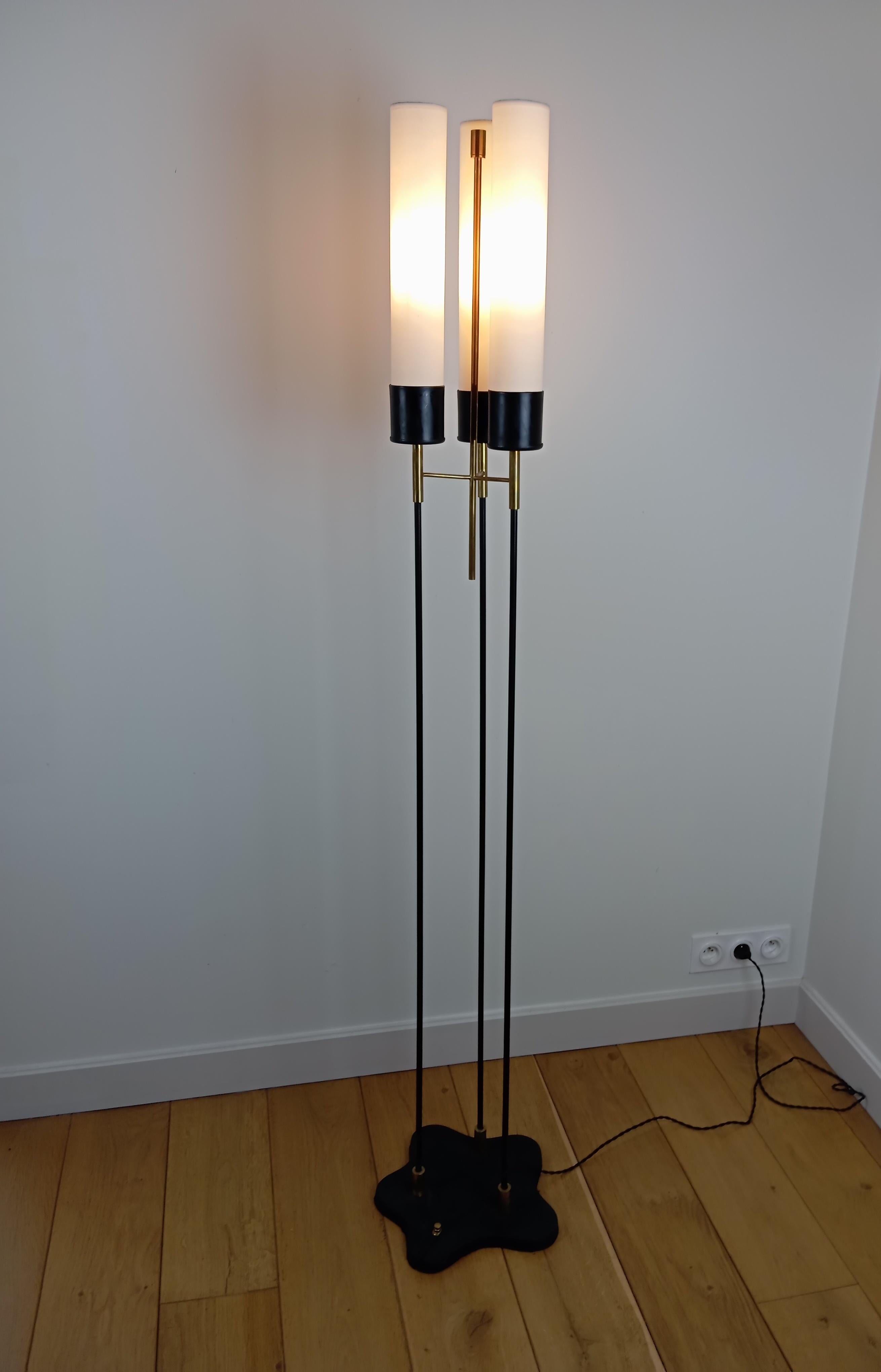 Pair of Italian floor lamps by Stilnovo circa 1950 For Sale 4