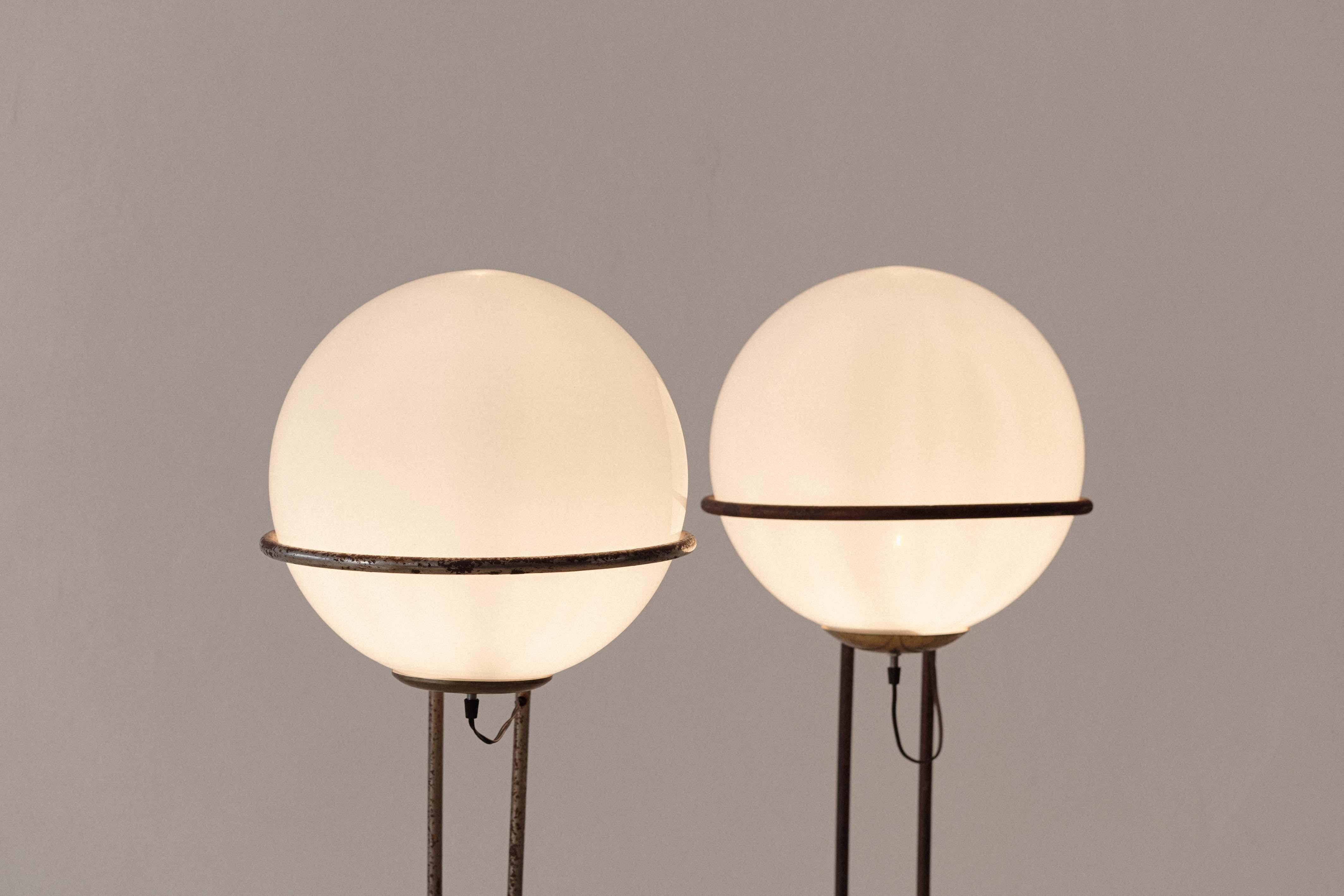 Ein Paar italienische Stehlampen von Unknown Designer, 1950er Jahre, im Stil von Gino Sarfatti (Moderne der Mitte des Jahrhunderts) im Angebot