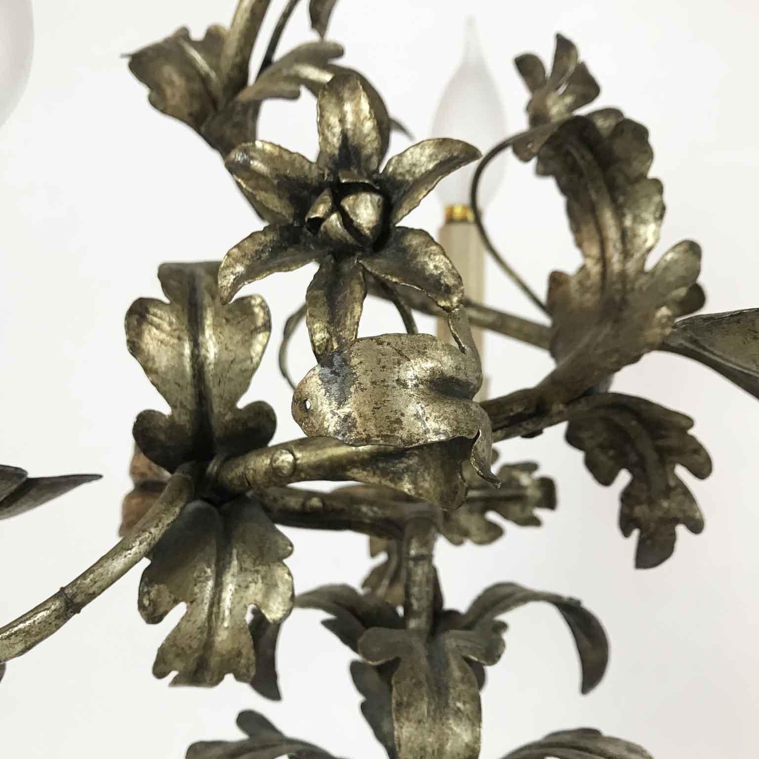 Peint à la main Paire de lampes de bureau italiennes à motifs floraux en fer forgé du 20ème siècle en vente