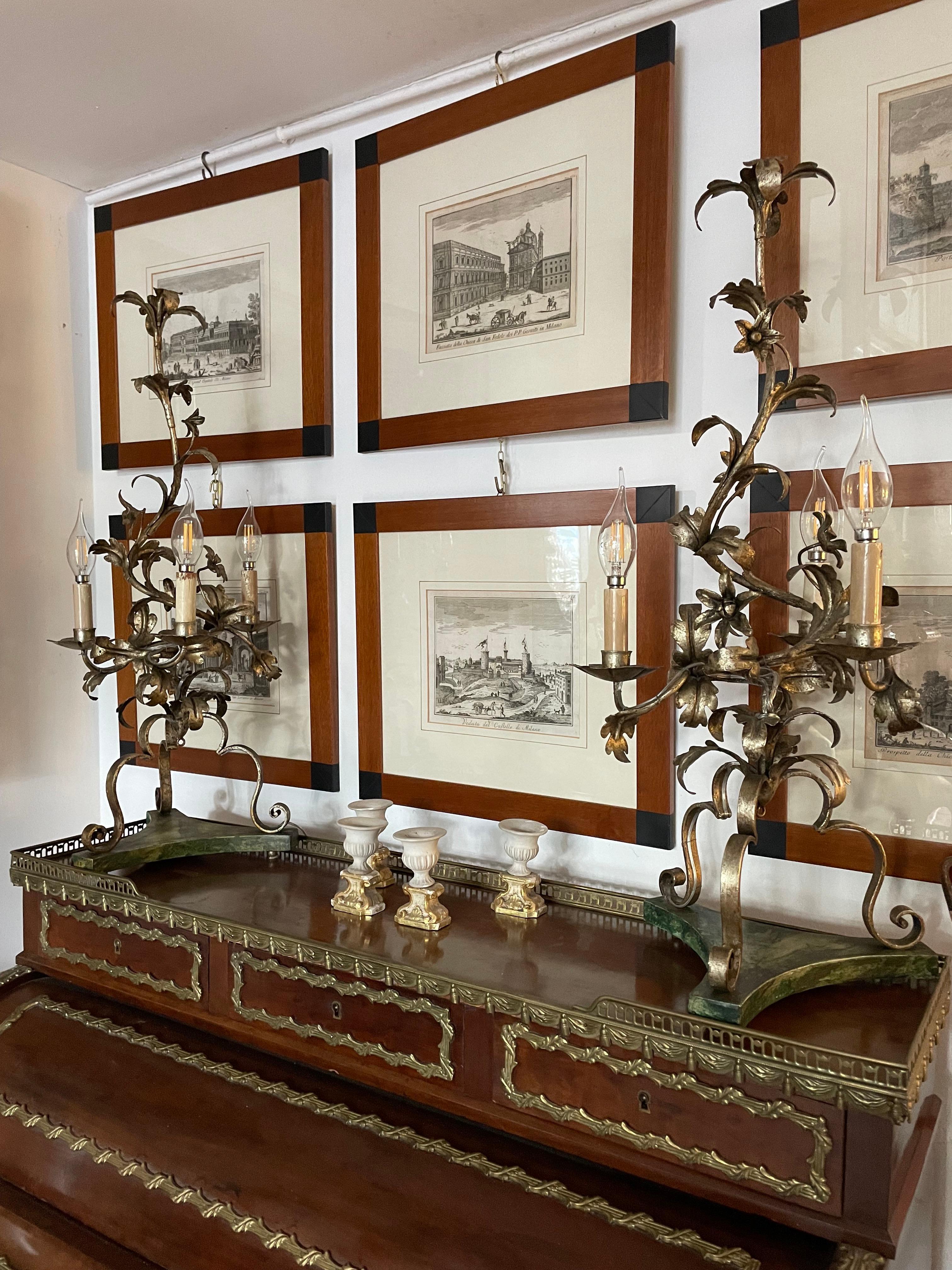 Paire de lampes de bureau italiennes à motifs floraux en fer forgé du 20ème siècle en vente 2