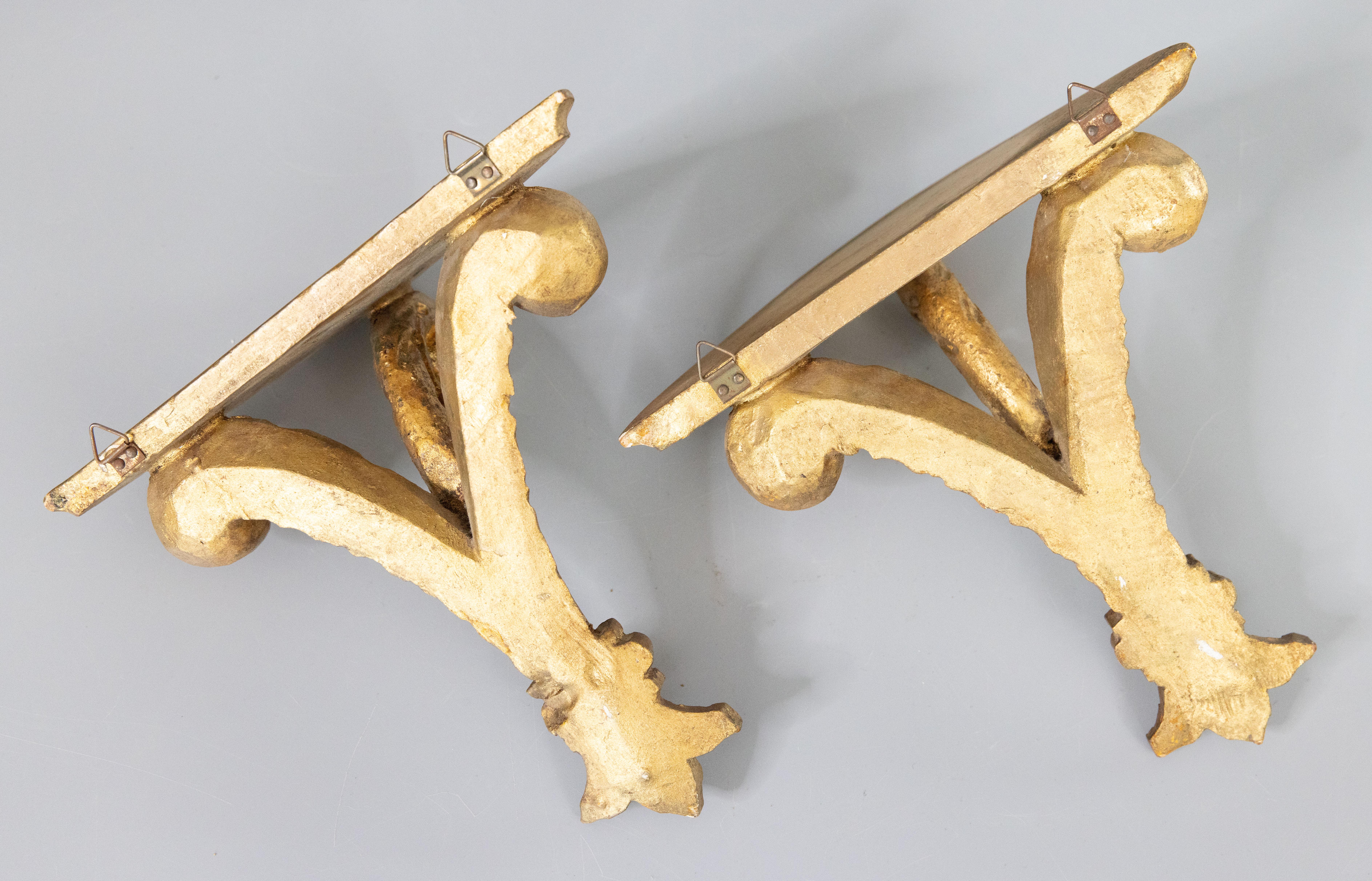Pair of Italian Florentine Carved Feather Giltwood Wall Brackets, circa 1950 For Sale 5