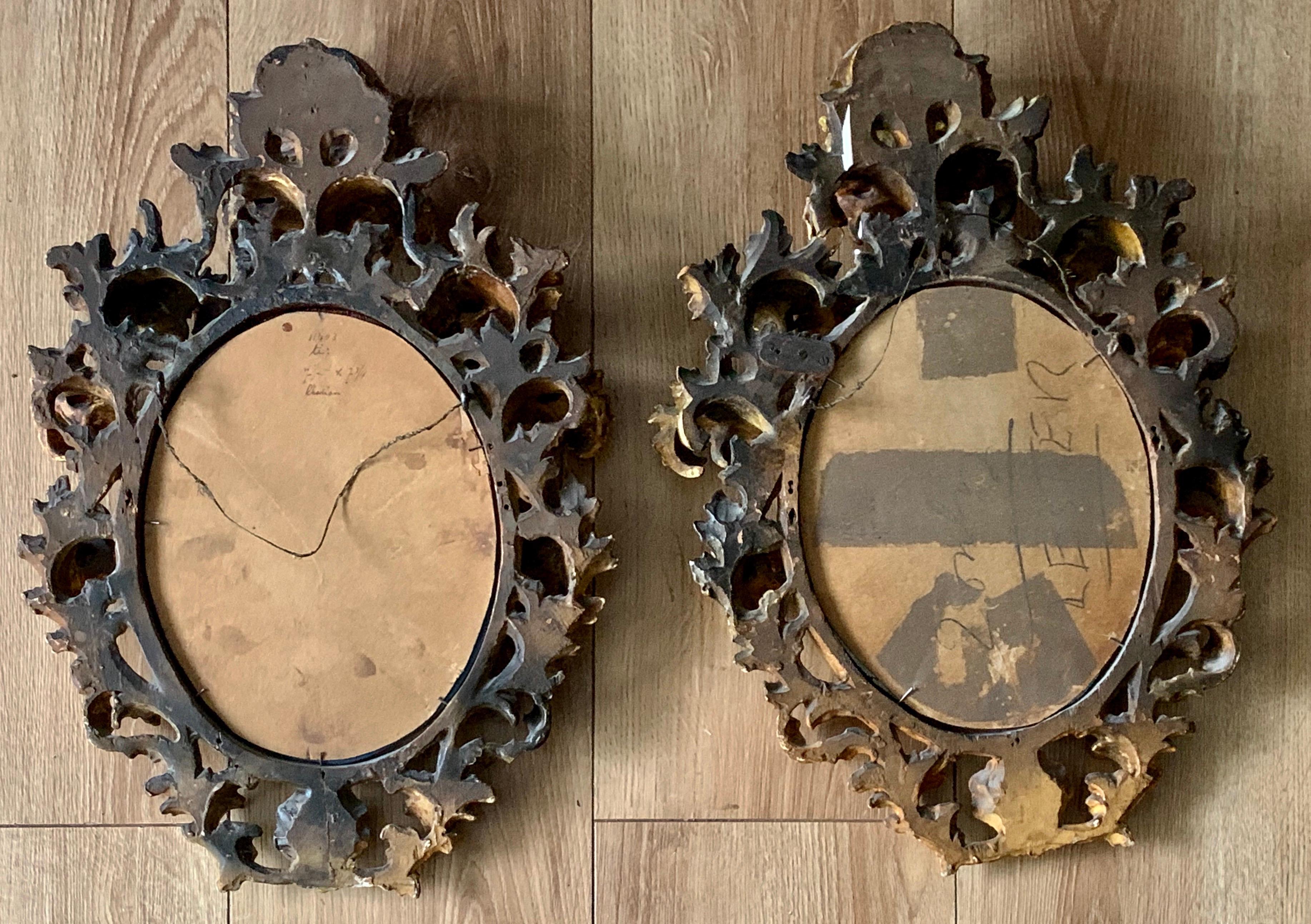 Travail du bois Paire de miroirs florentins italiens en bois doré sculpté, vers 1870 en vente
