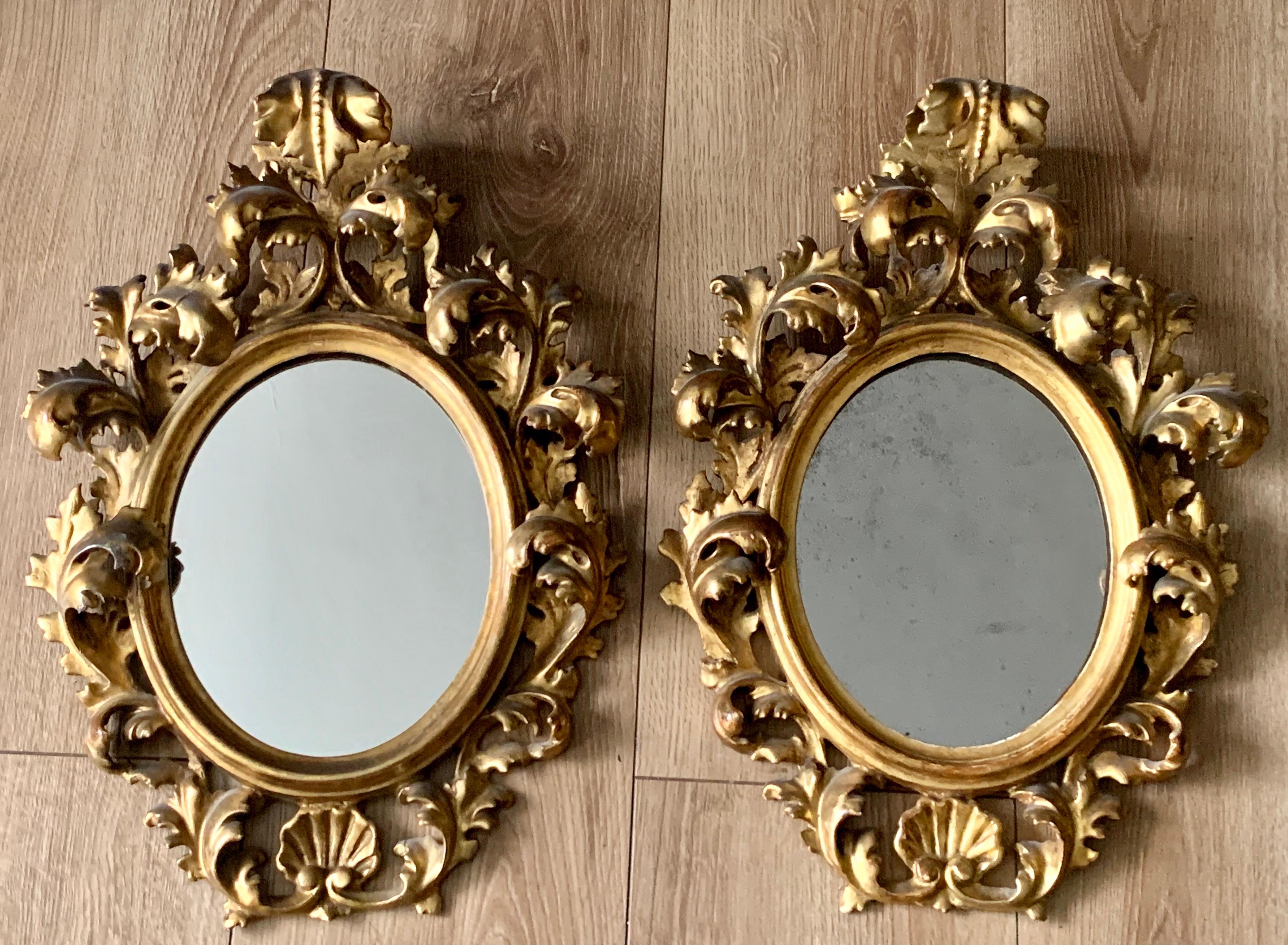 Late 19th Century Pair of Italian Florentine Carved Giltwood Mirrors, C.1870 For Sale