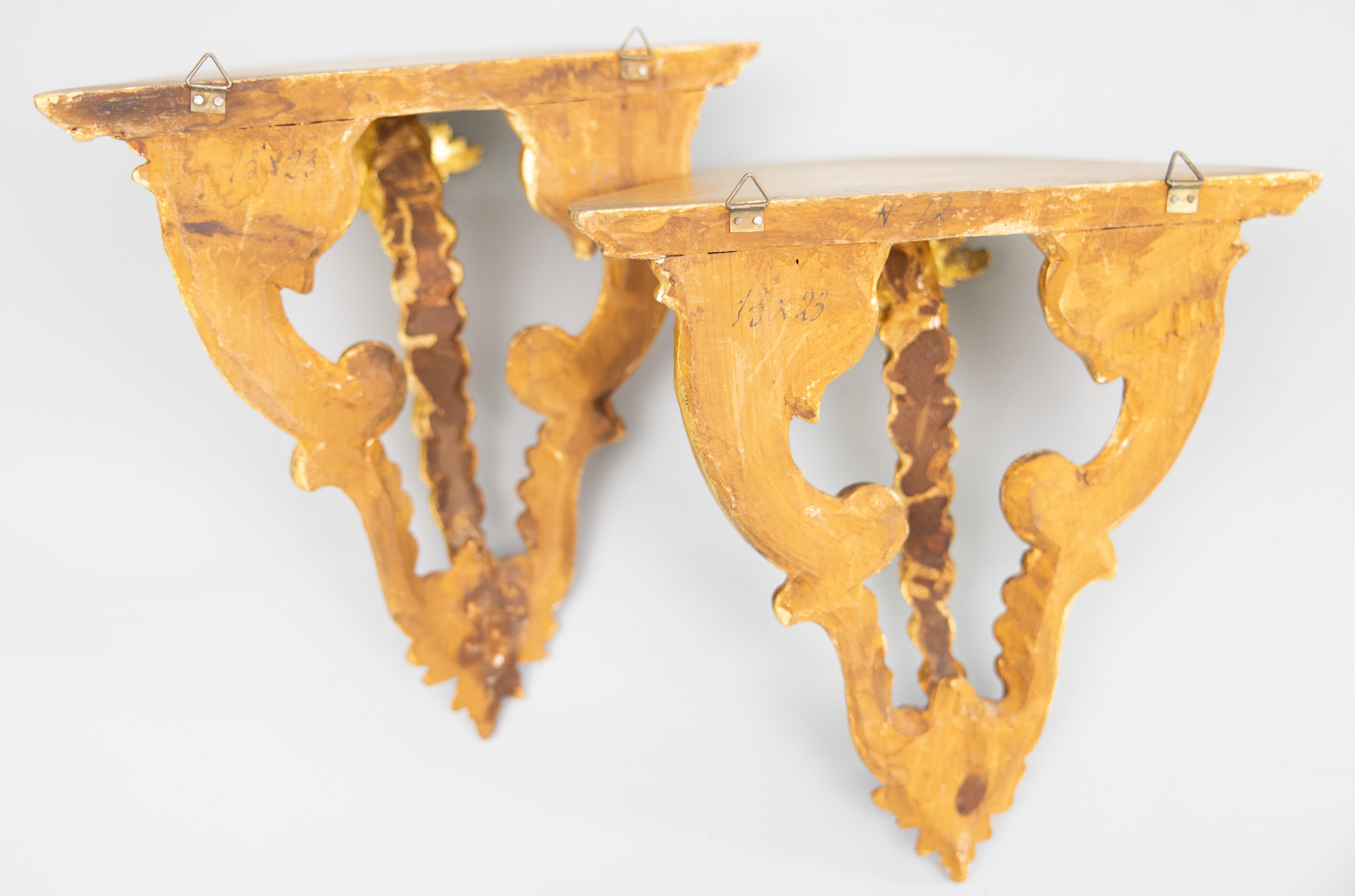 Pair of Italian Florentine Carved Giltwood Wall Brackets Shelves, circa 1950 For Sale 5