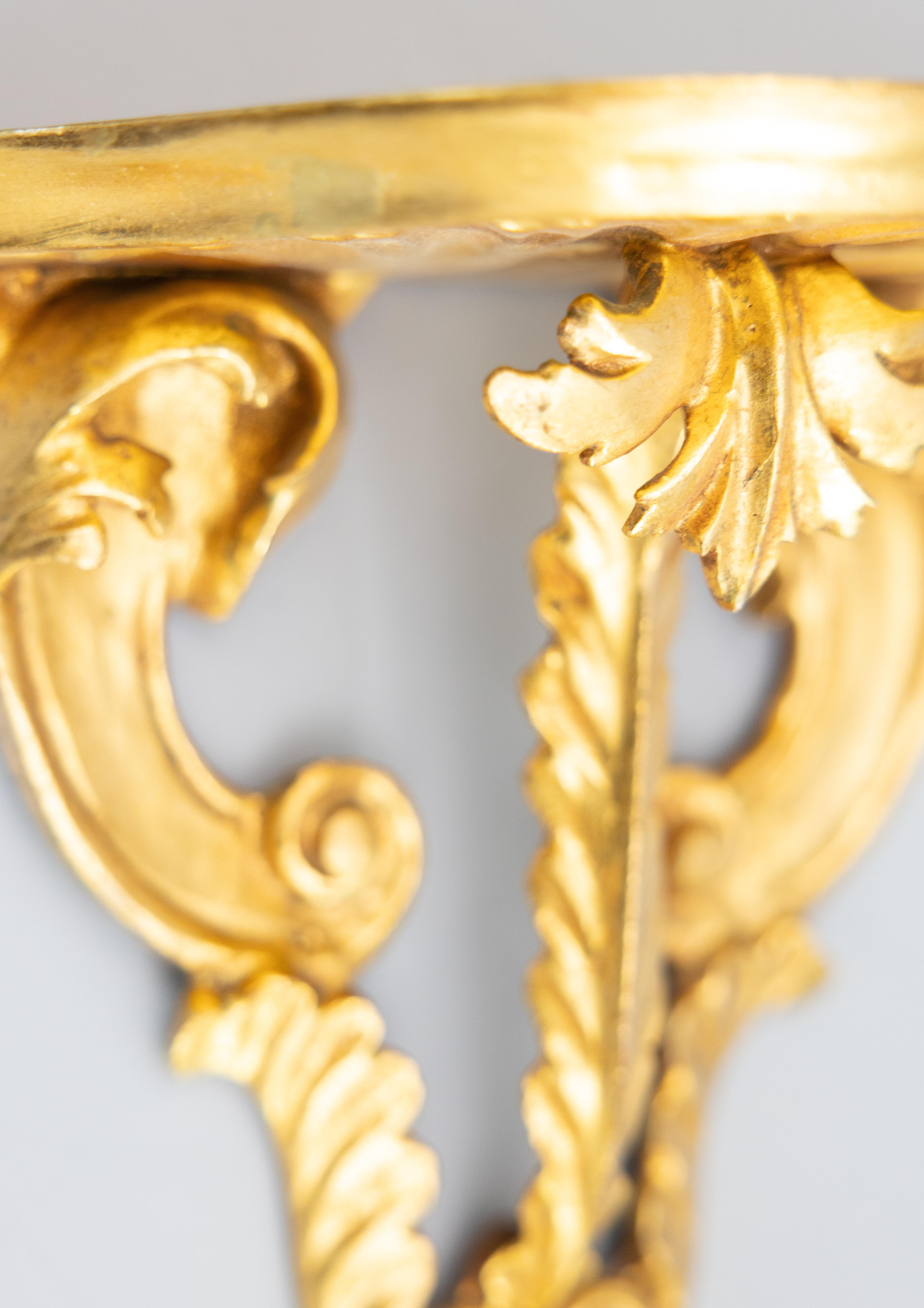 Pair of Italian Florentine Carved Giltwood Wall Brackets Shelves, circa 1950 For Sale 4