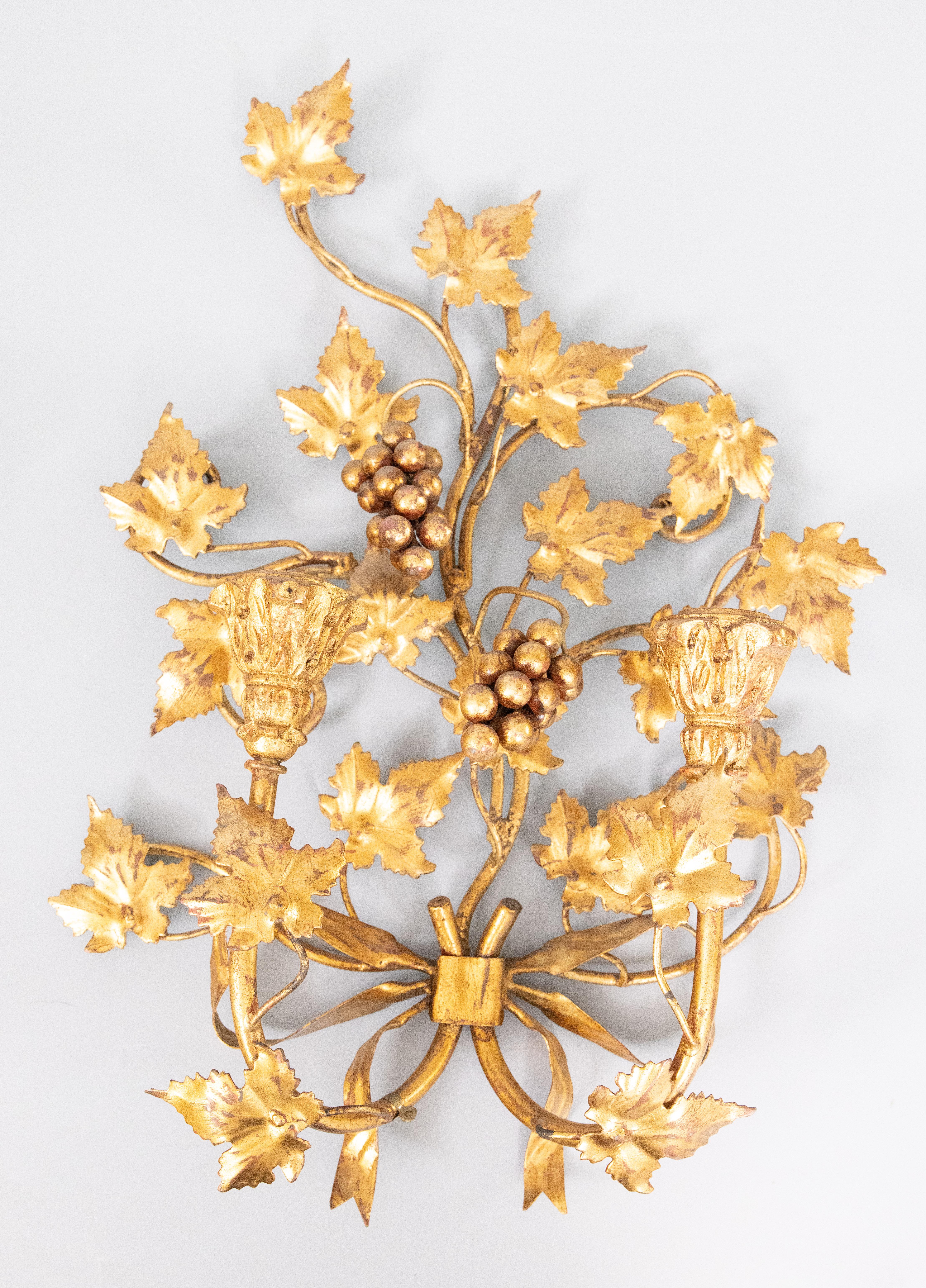 Pair of Italian Florentine Gilt Tole Grape Leaf & Bows Candle Sconces circa 1950 In Good Condition For Sale In Pearland, TX