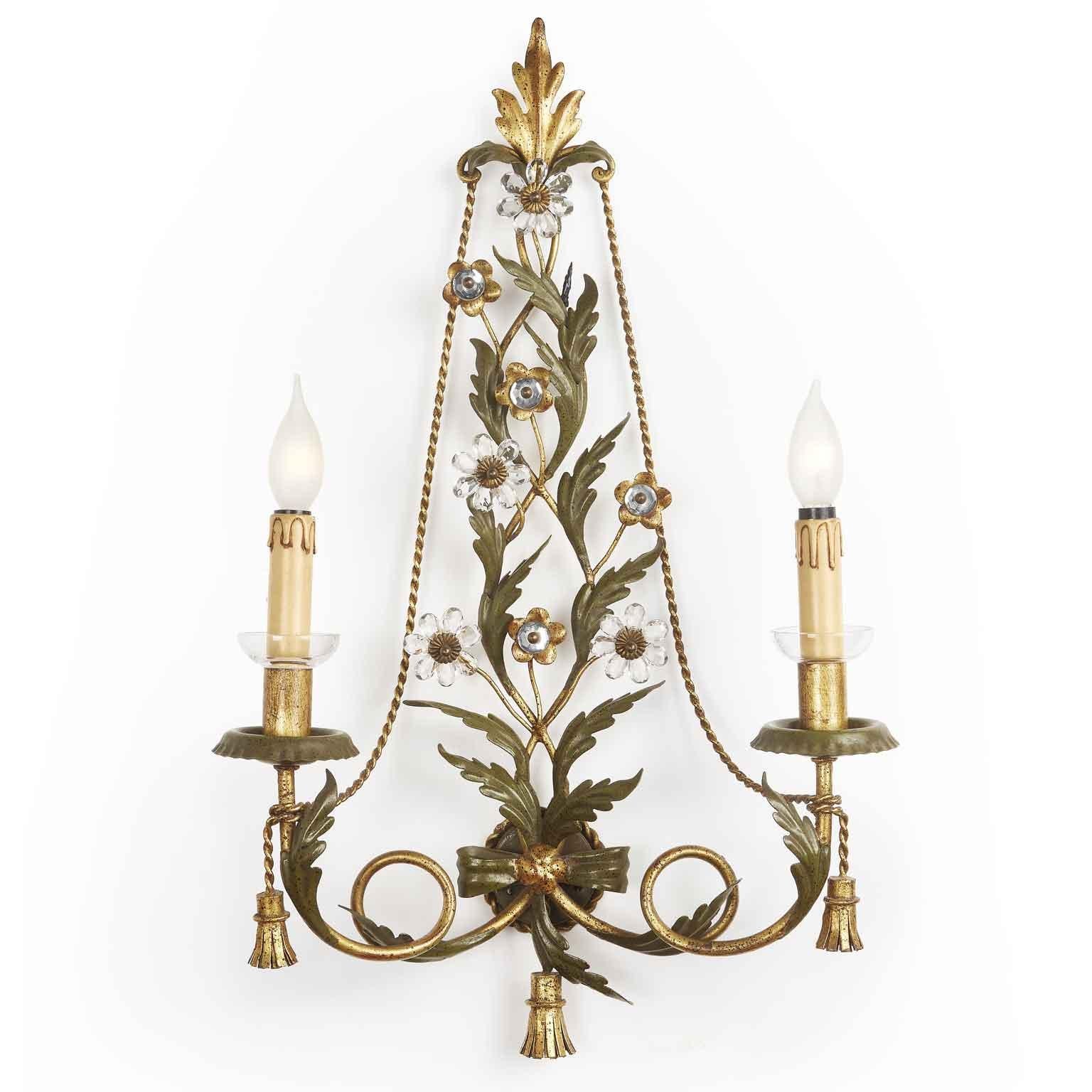 Romantic Pair of Italian Florentine Sconces by Banci circa 1980 Green and Gilt Finish For Sale