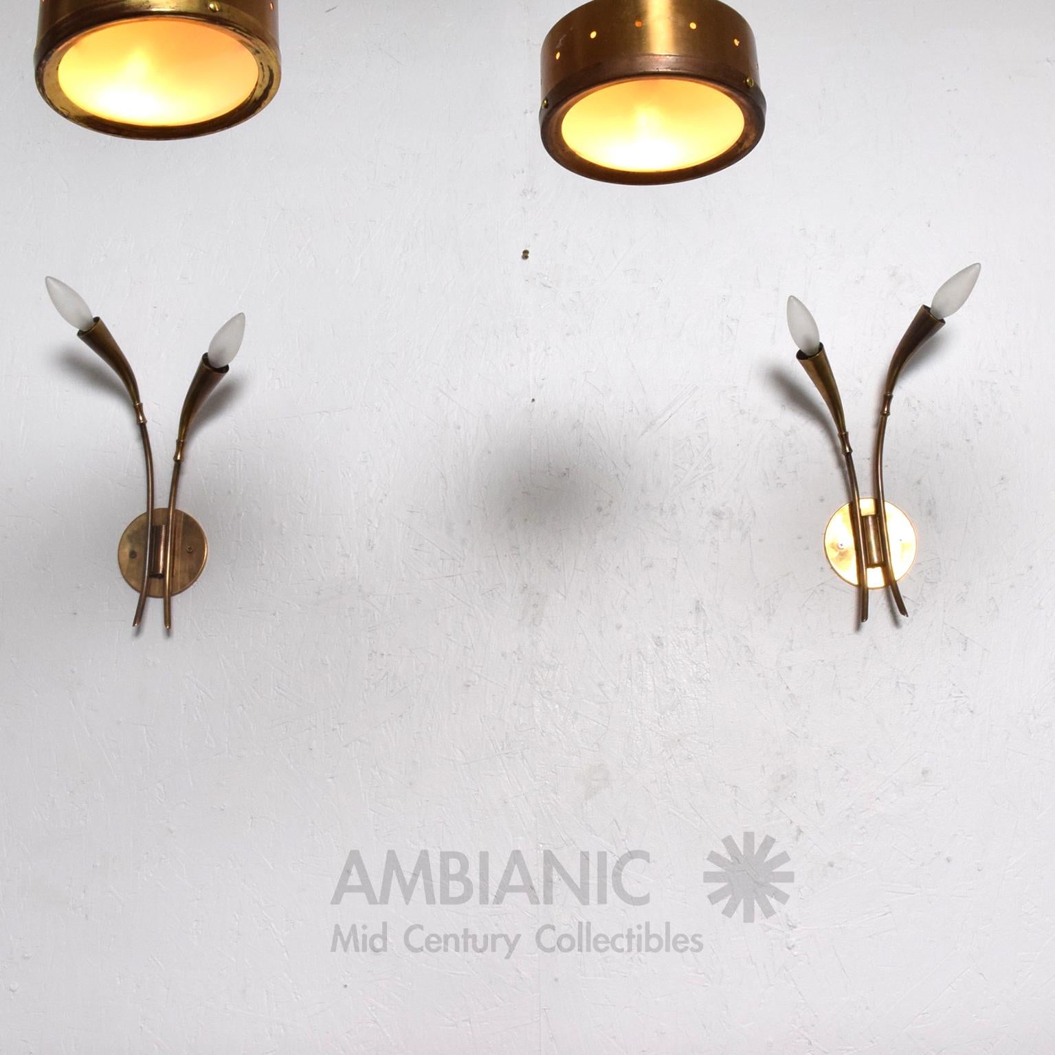 Wall Lamps
Italian Wall Sconces in Patinated Brass. Flower bud form.
Two arms each sconce.
Italy, circa 1950s. Vintage midcentury preowned condition.
Rewired and ready to go.
Sconces require four (4) E-14 Bulbs, not included.
Measures: 13 .5 tall x