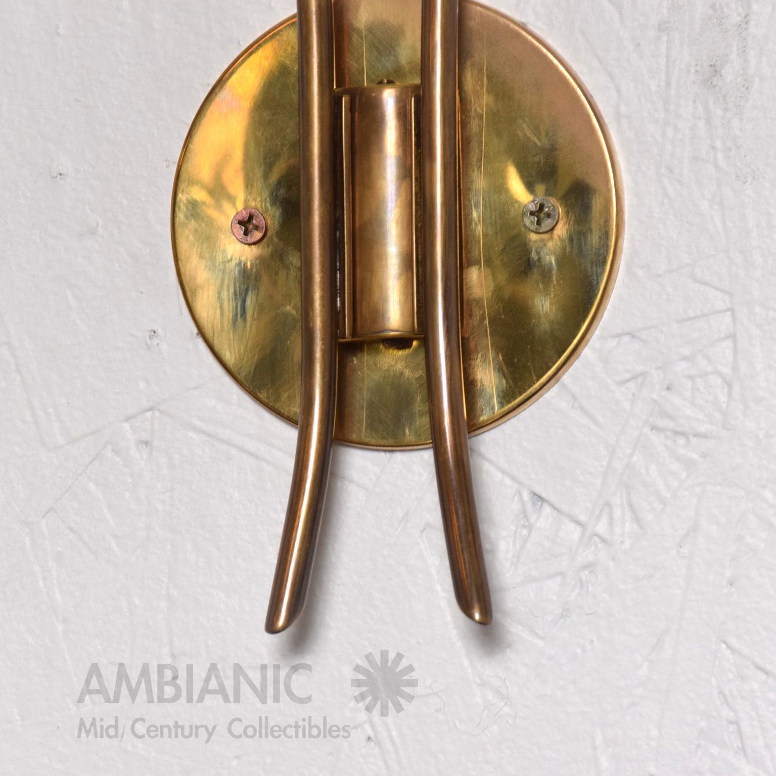 Italian Flower Bud Wall Sconces Patinated Brass Style of Stilnovo 1950s Italy In Good Condition In Chula Vista, CA